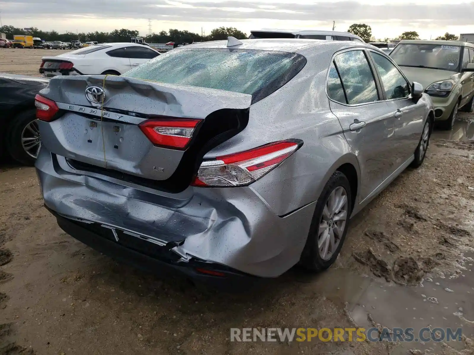 4 Photograph of a damaged car 4T1B11HKXKU770148 TOYOTA CAMRY 4C 2019