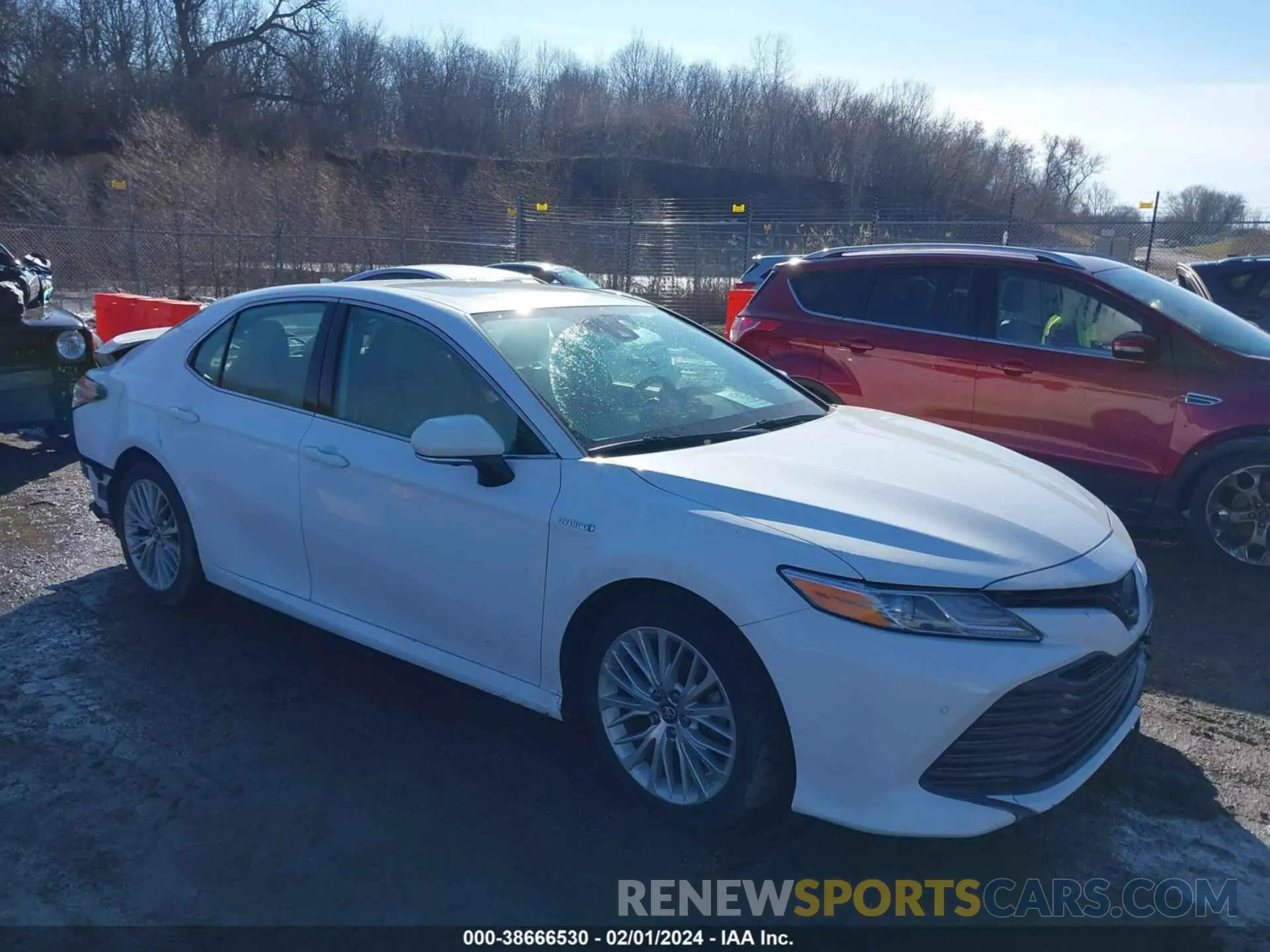 1 Photograph of a damaged car 4T1B21HK1KU516048 TOYOTA CAMRY HYBRID 2019