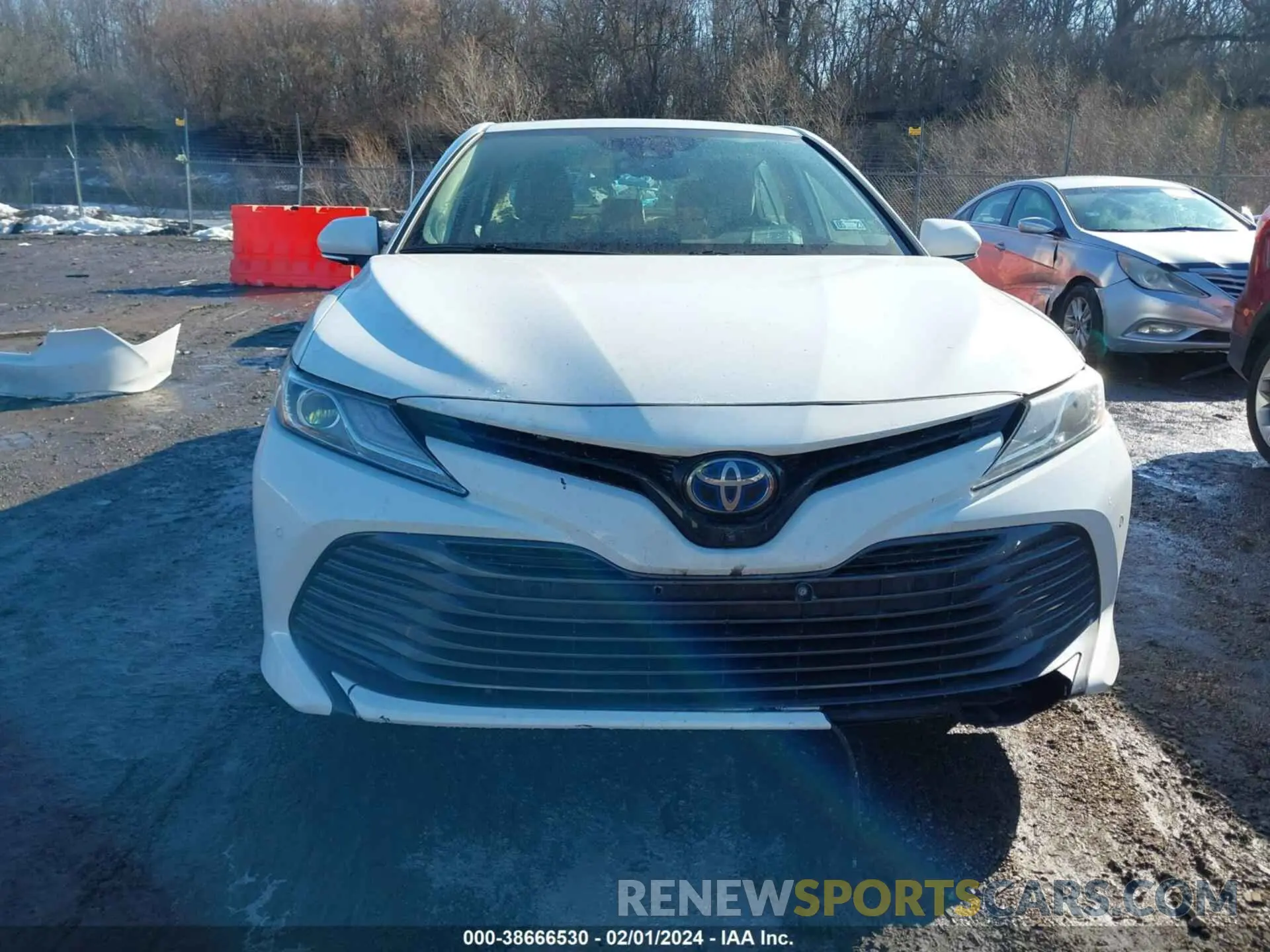 11 Photograph of a damaged car 4T1B21HK1KU516048 TOYOTA CAMRY HYBRID 2019