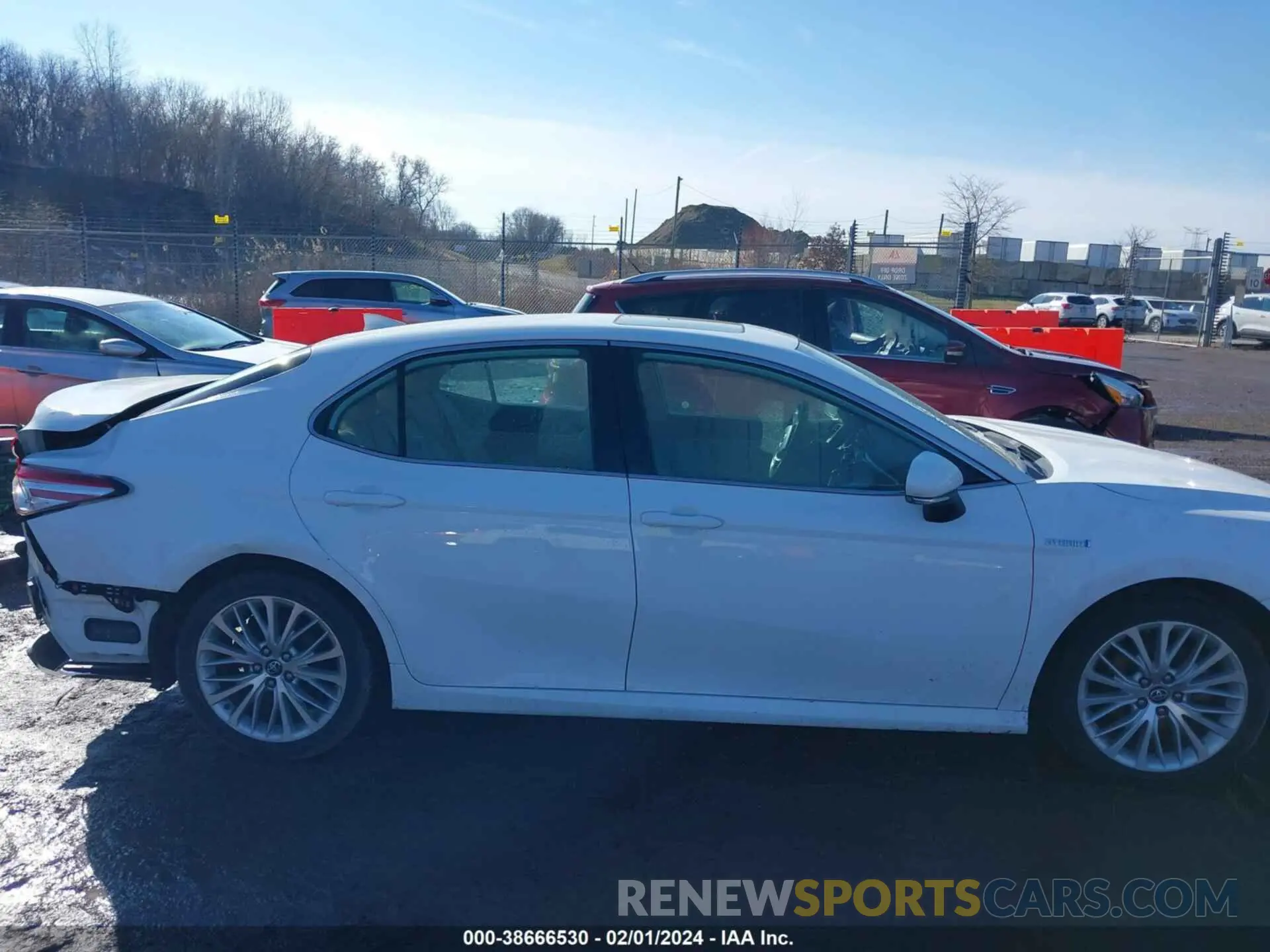 12 Photograph of a damaged car 4T1B21HK1KU516048 TOYOTA CAMRY HYBRID 2019