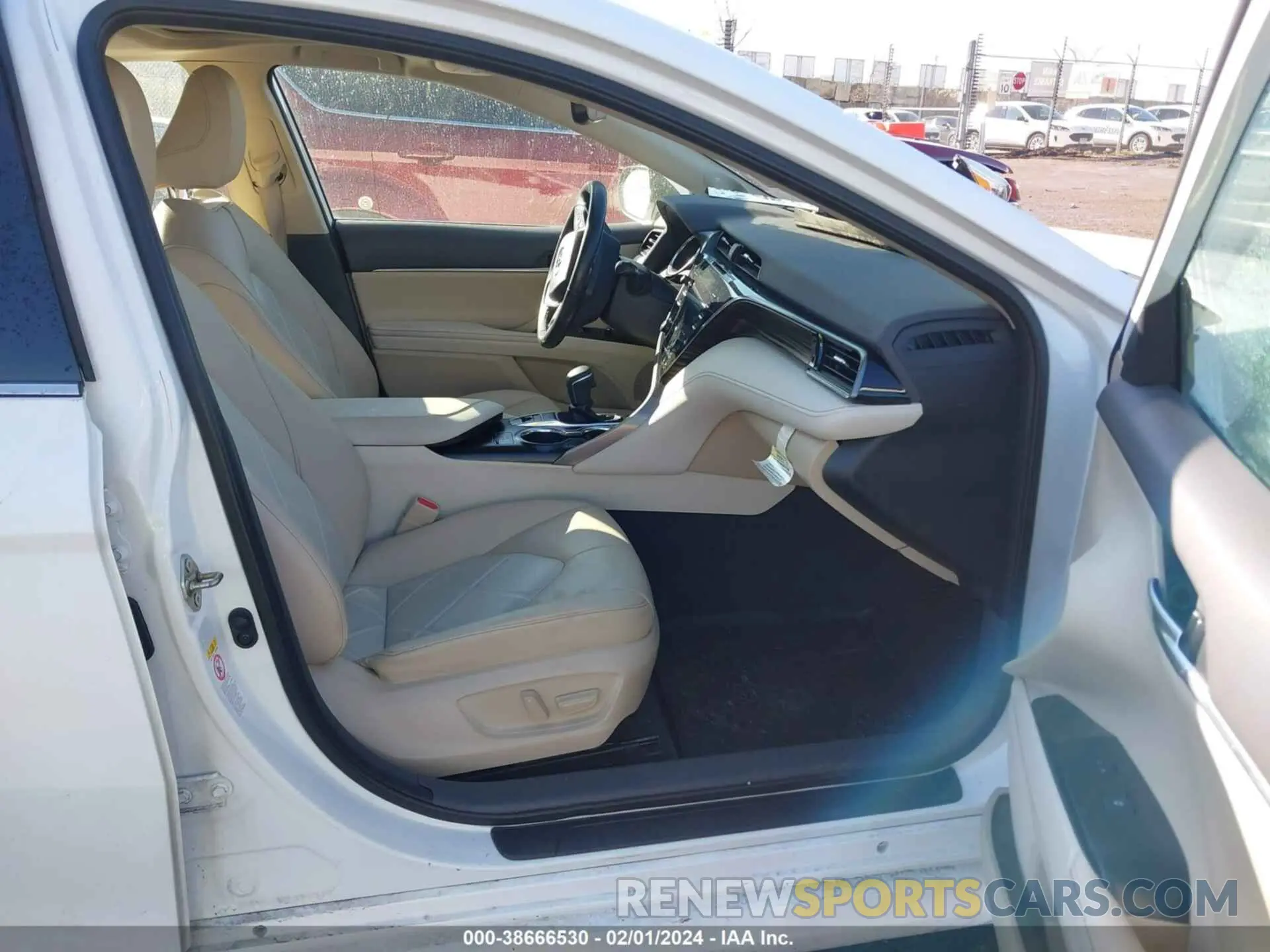 5 Photograph of a damaged car 4T1B21HK1KU516048 TOYOTA CAMRY HYBRID 2019