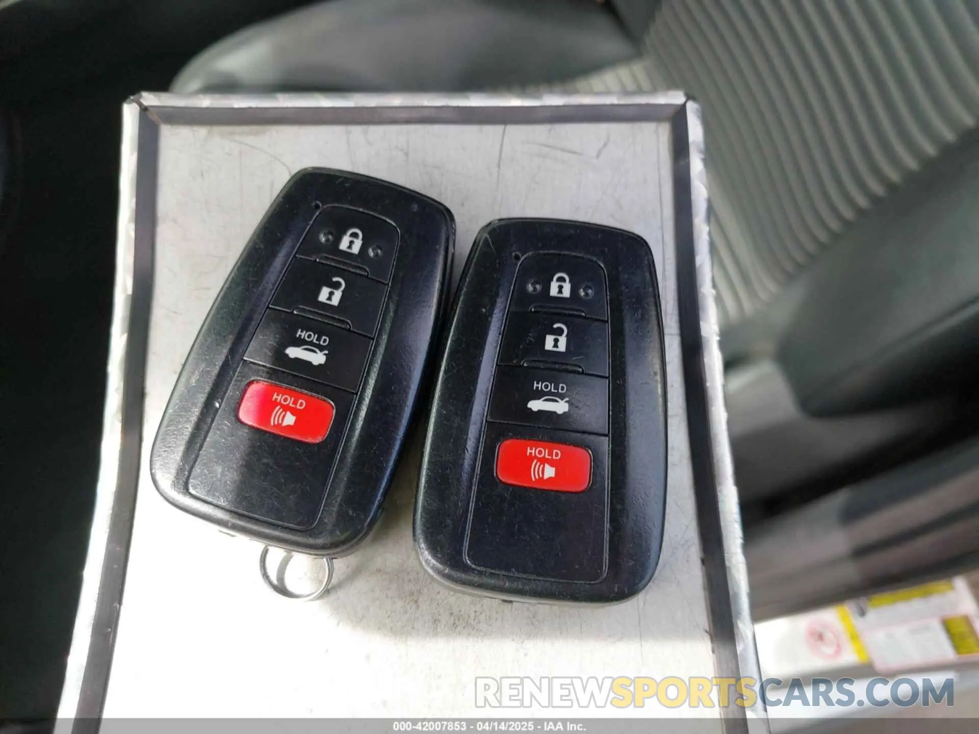 11 Photograph of a damaged car 4T1B21HK2KU011328 TOYOTA CAMRY HYBRID 2019