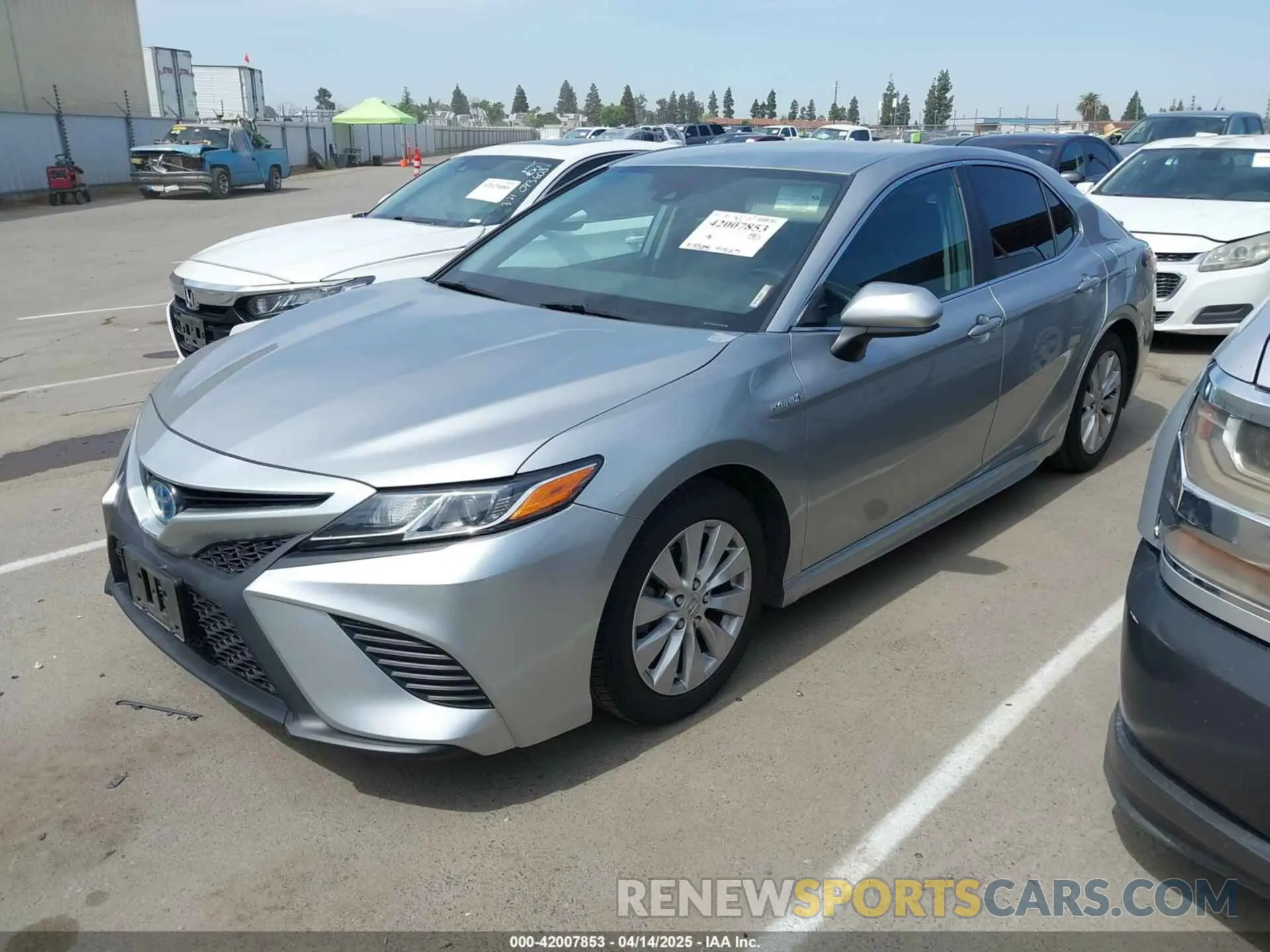2 Photograph of a damaged car 4T1B21HK2KU011328 TOYOTA CAMRY HYBRID 2019