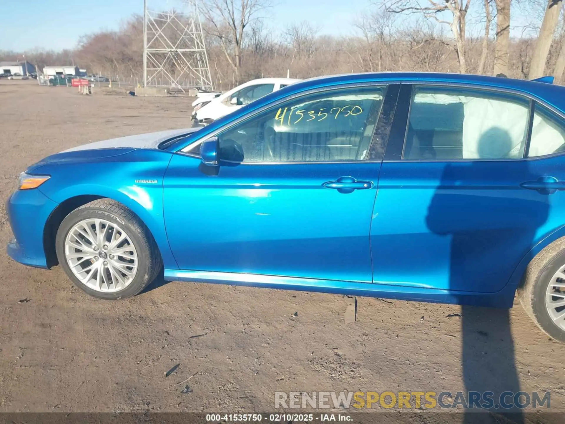 15 Photograph of a damaged car 4T1B21HK3KU011080 TOYOTA CAMRY HYBRID 2019