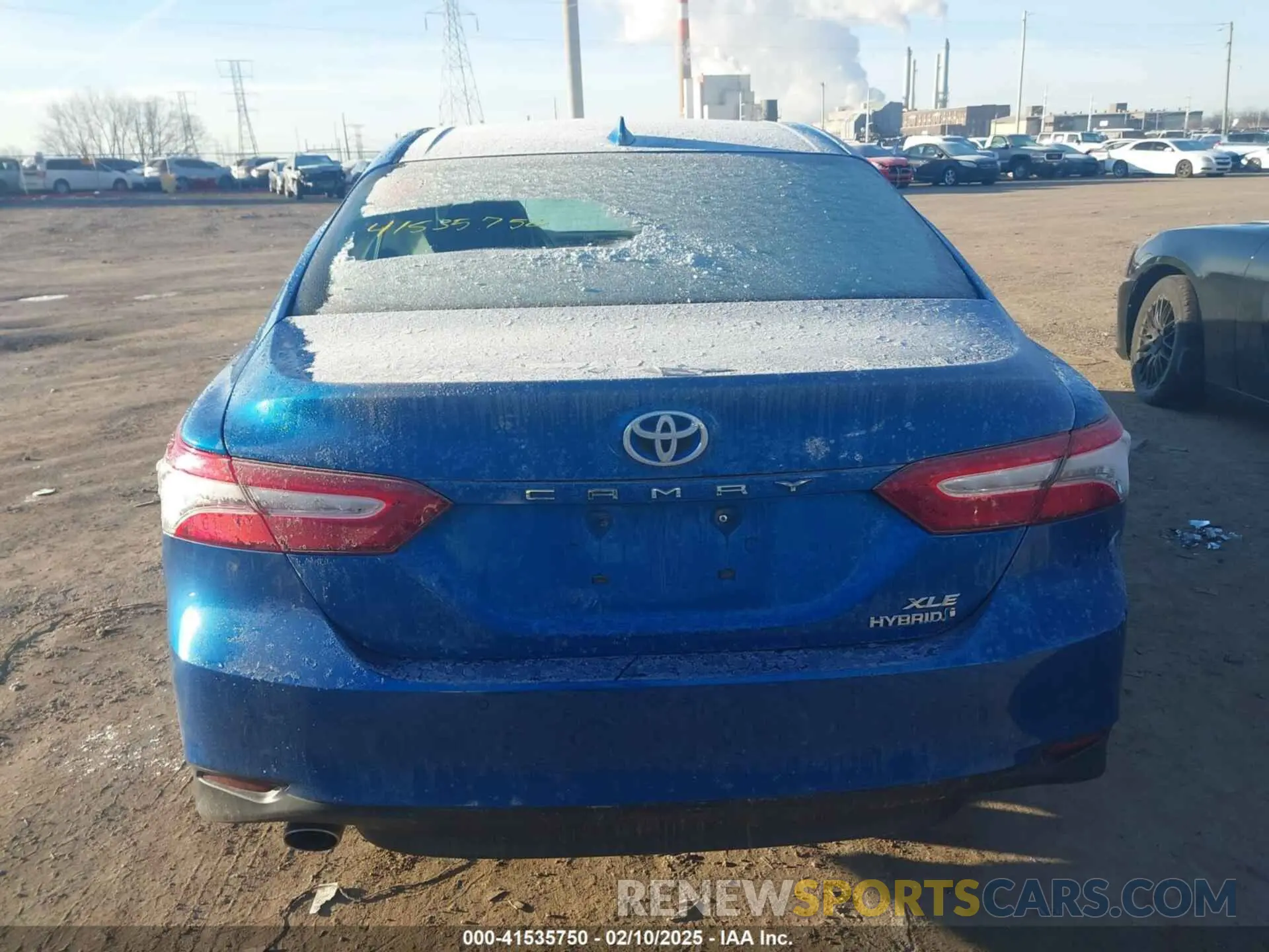 17 Photograph of a damaged car 4T1B21HK3KU011080 TOYOTA CAMRY HYBRID 2019