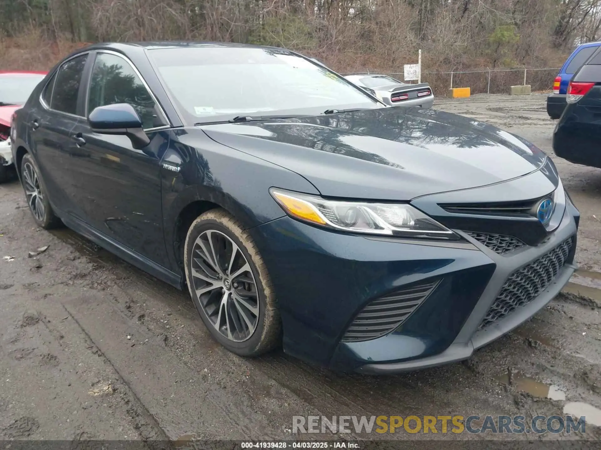 1 Photograph of a damaged car 4T1B21HK3KU012648 TOYOTA CAMRY HYBRID 2019