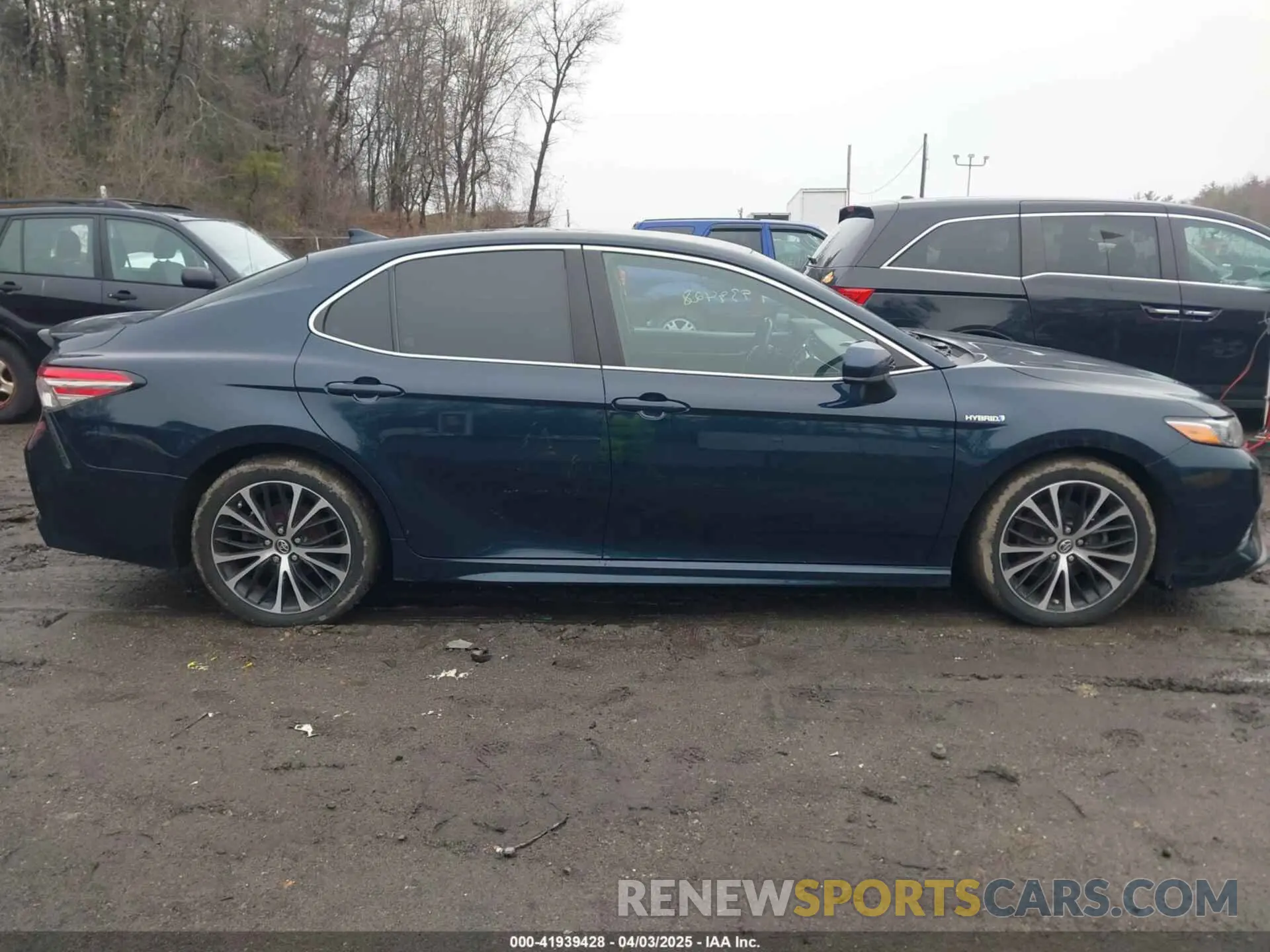 13 Photograph of a damaged car 4T1B21HK3KU012648 TOYOTA CAMRY HYBRID 2019