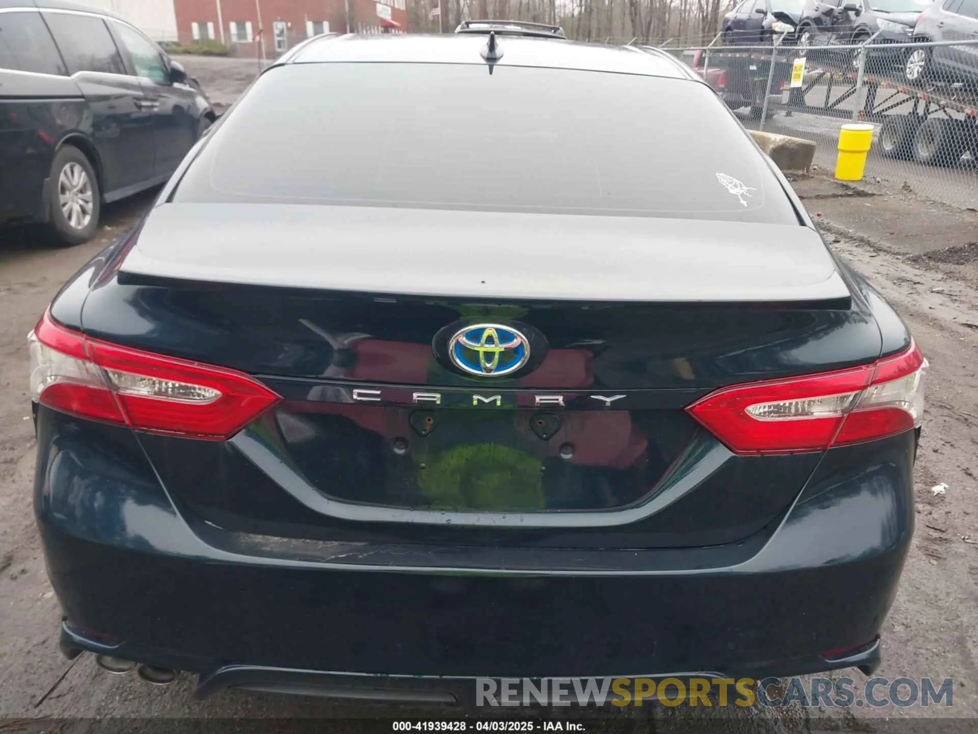16 Photograph of a damaged car 4T1B21HK3KU012648 TOYOTA CAMRY HYBRID 2019