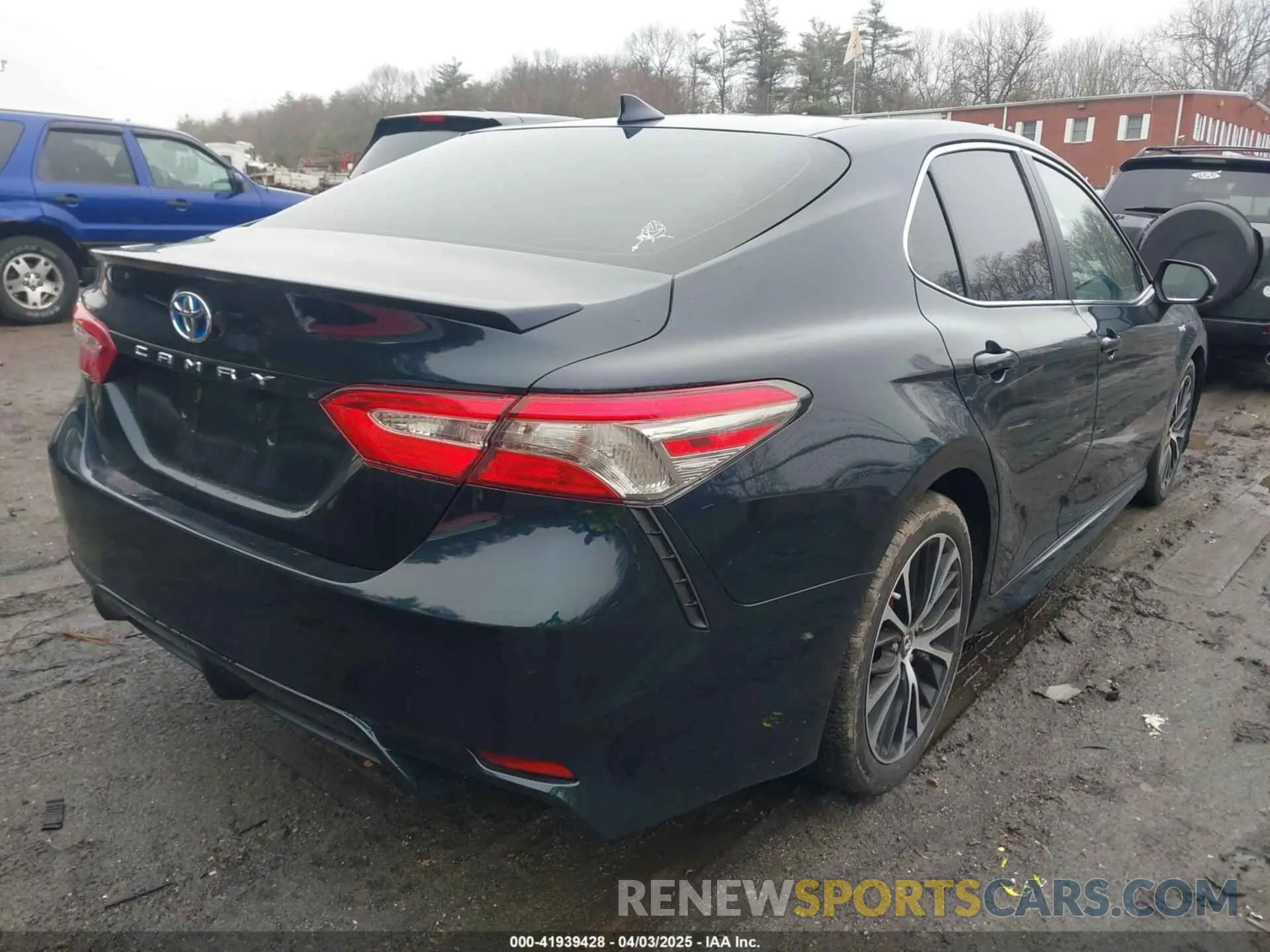 4 Photograph of a damaged car 4T1B21HK3KU012648 TOYOTA CAMRY HYBRID 2019