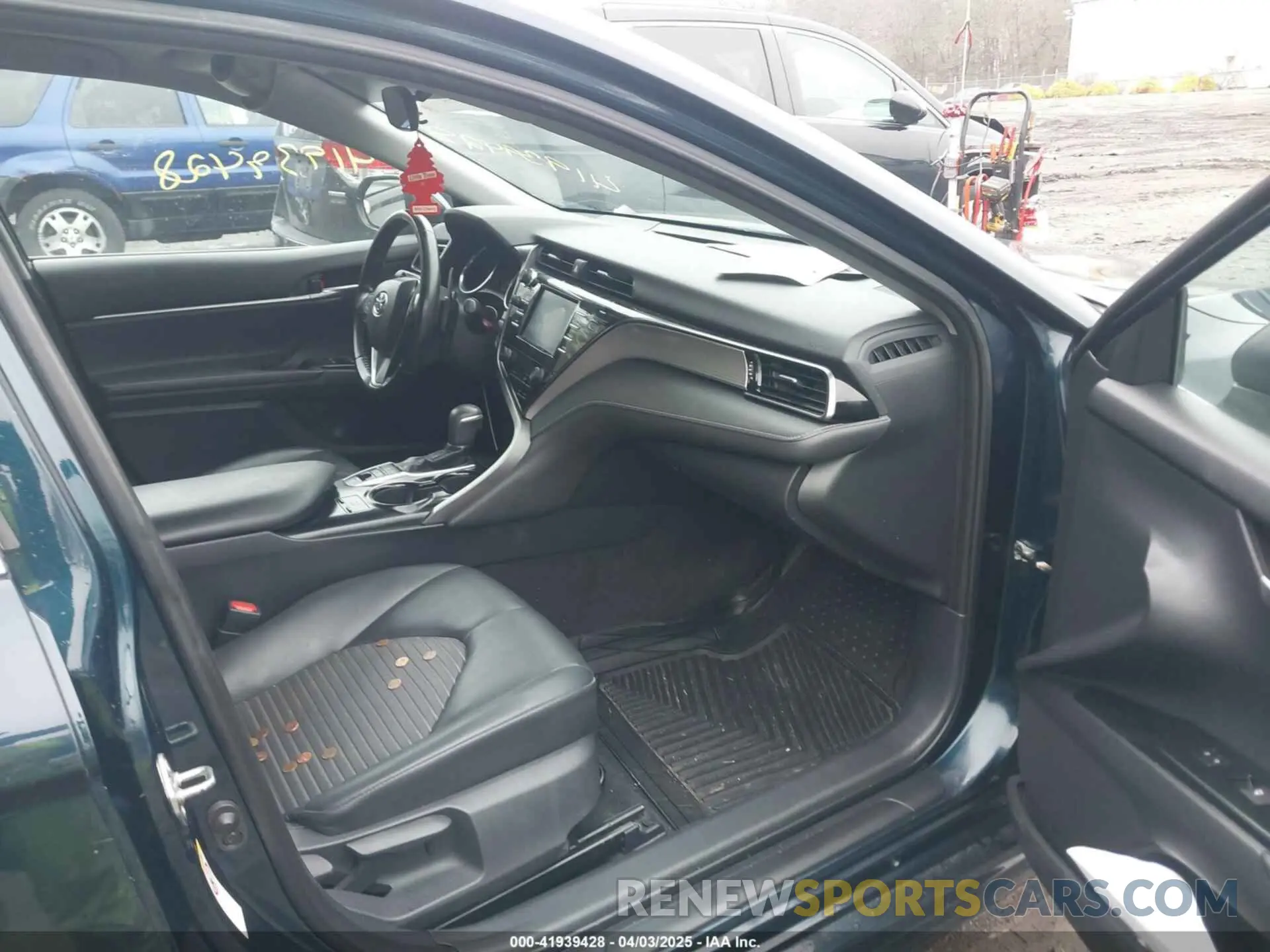 5 Photograph of a damaged car 4T1B21HK3KU012648 TOYOTA CAMRY HYBRID 2019