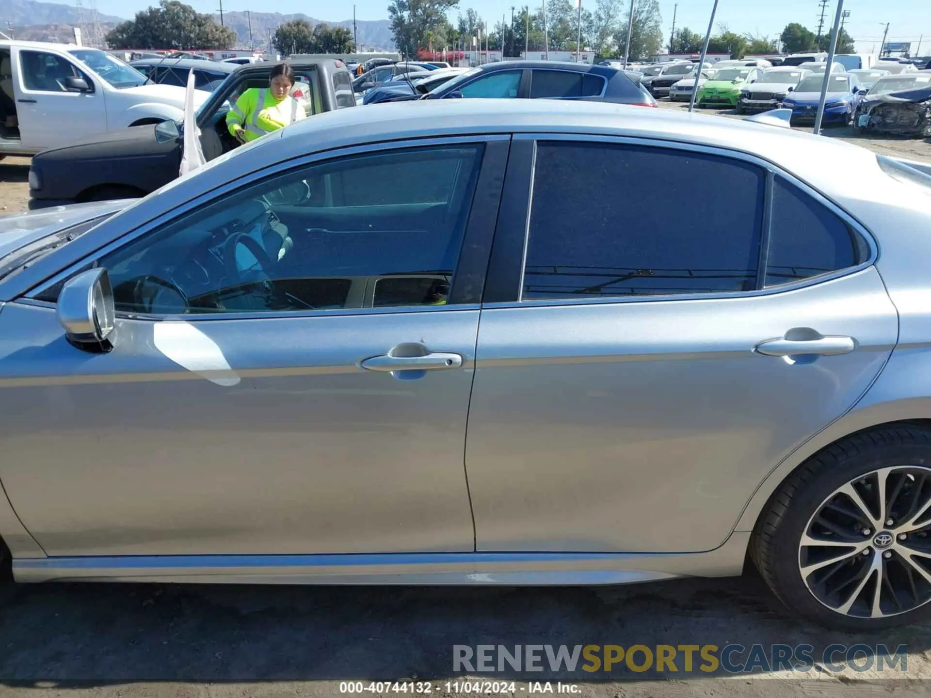 15 Photograph of a damaged car 4T1B21HK3KU521493 TOYOTA CAMRY HYBRID 2019