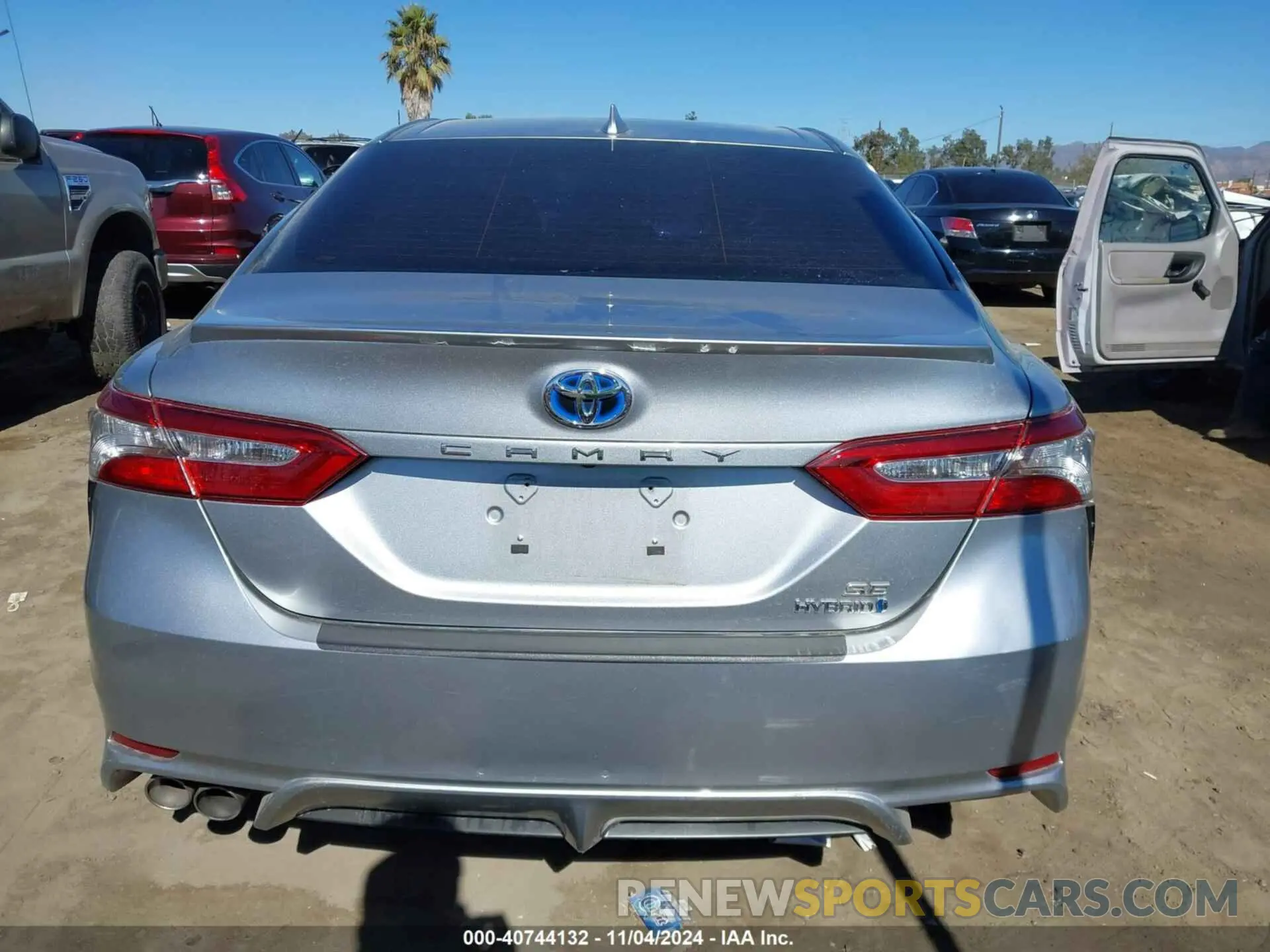17 Photograph of a damaged car 4T1B21HK3KU521493 TOYOTA CAMRY HYBRID 2019