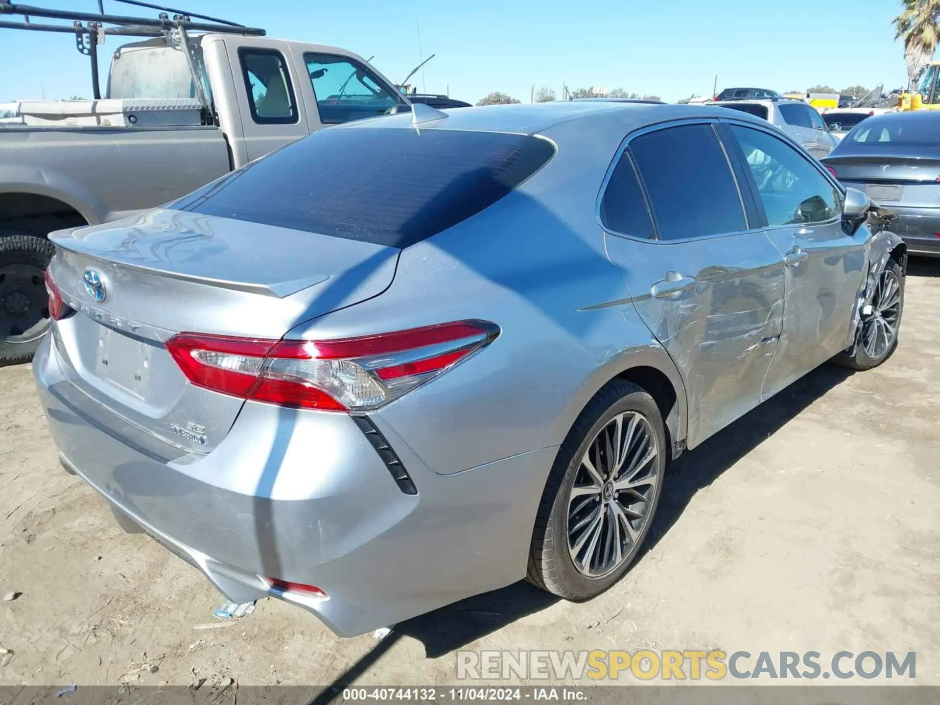 4 Photograph of a damaged car 4T1B21HK3KU521493 TOYOTA CAMRY HYBRID 2019