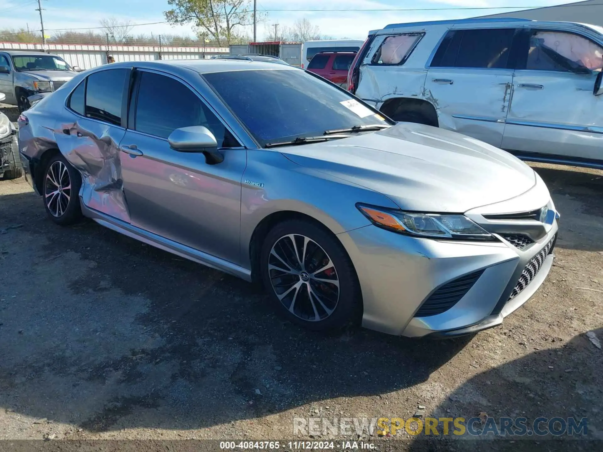 1 Photograph of a damaged car 4T1B21HK4KU515704 TOYOTA CAMRY HYBRID 2019