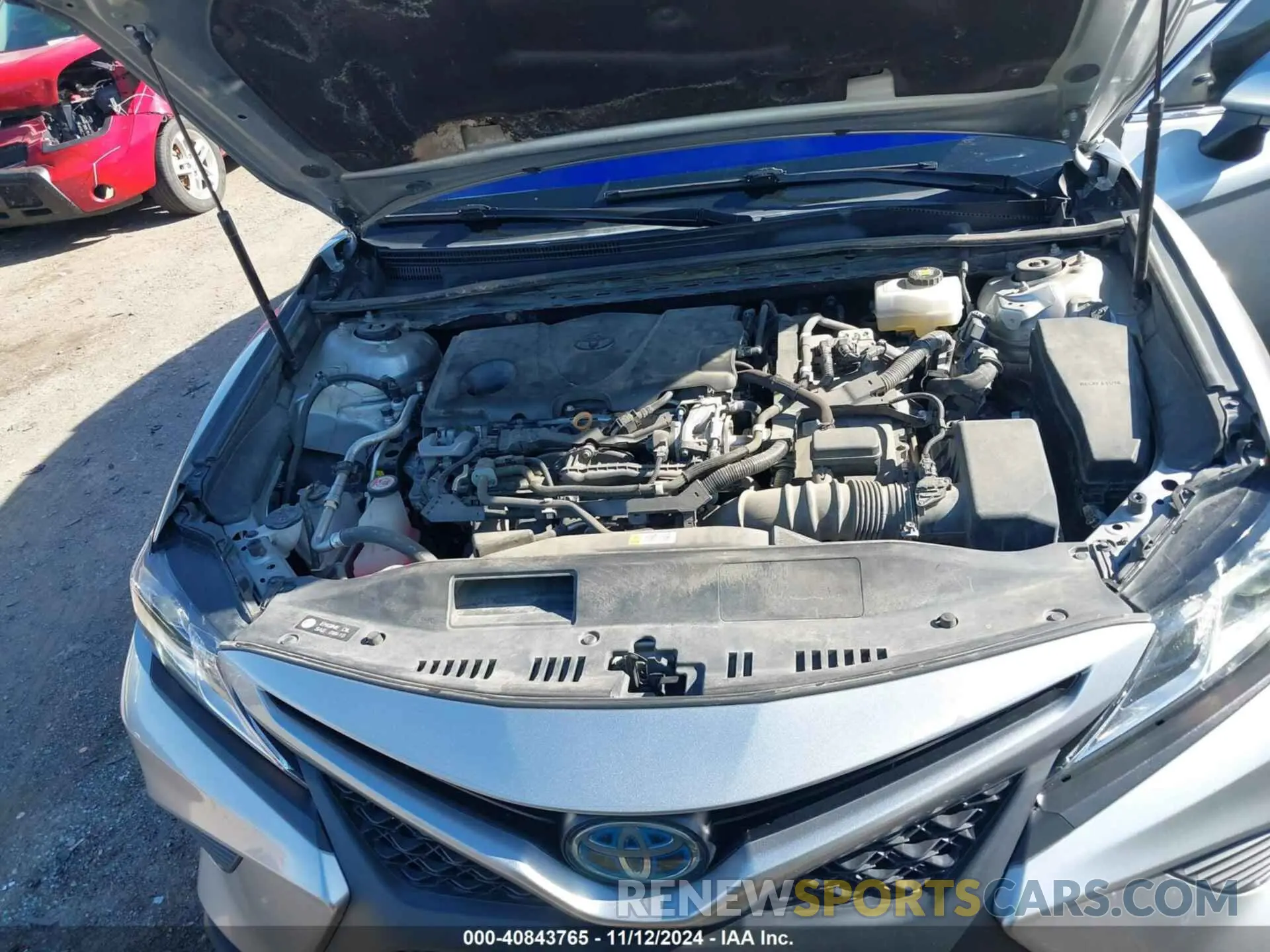 10 Photograph of a damaged car 4T1B21HK4KU515704 TOYOTA CAMRY HYBRID 2019