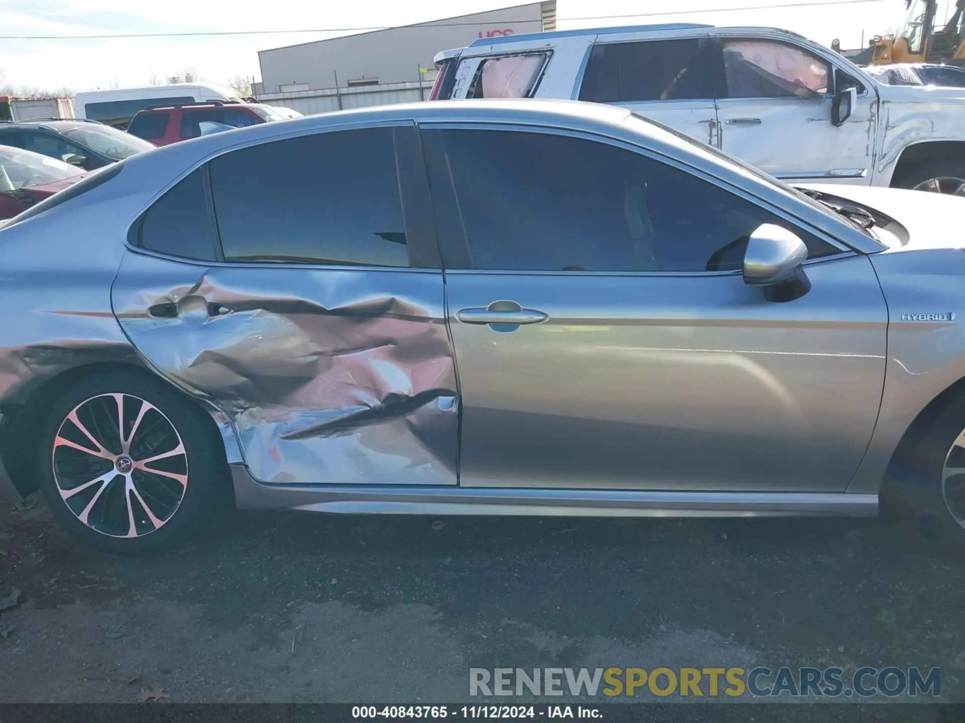 13 Photograph of a damaged car 4T1B21HK4KU515704 TOYOTA CAMRY HYBRID 2019