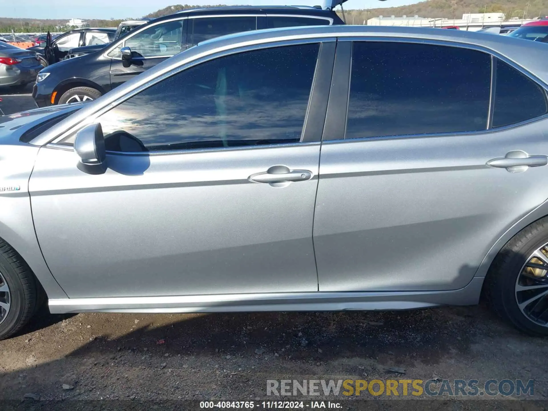 14 Photograph of a damaged car 4T1B21HK4KU515704 TOYOTA CAMRY HYBRID 2019