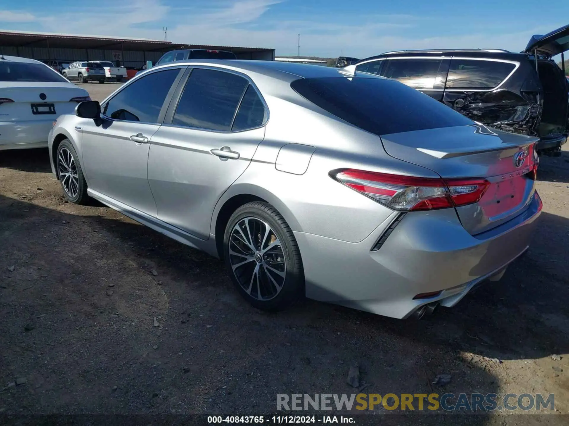 3 Photograph of a damaged car 4T1B21HK4KU515704 TOYOTA CAMRY HYBRID 2019