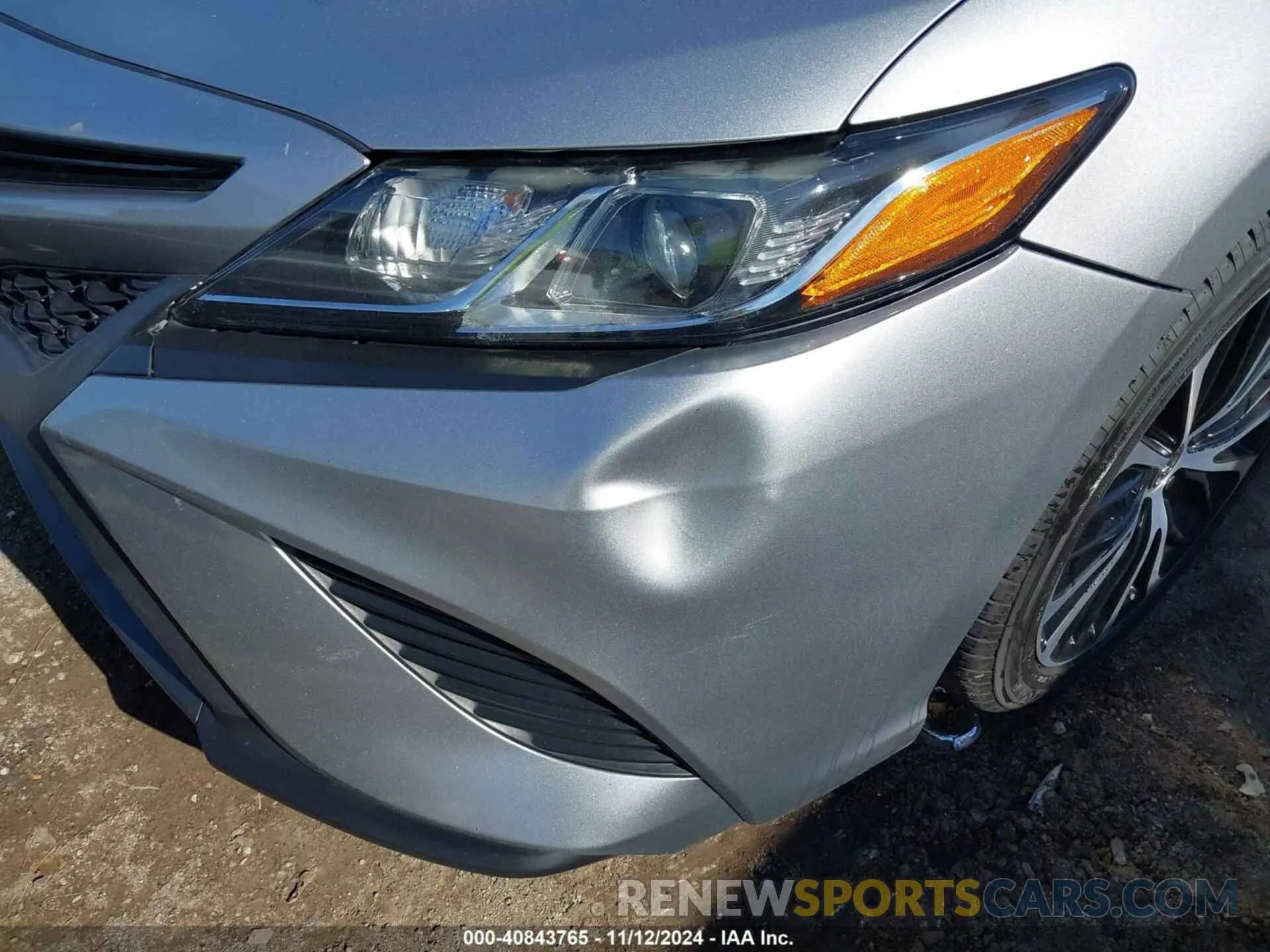 6 Photograph of a damaged car 4T1B21HK4KU515704 TOYOTA CAMRY HYBRID 2019