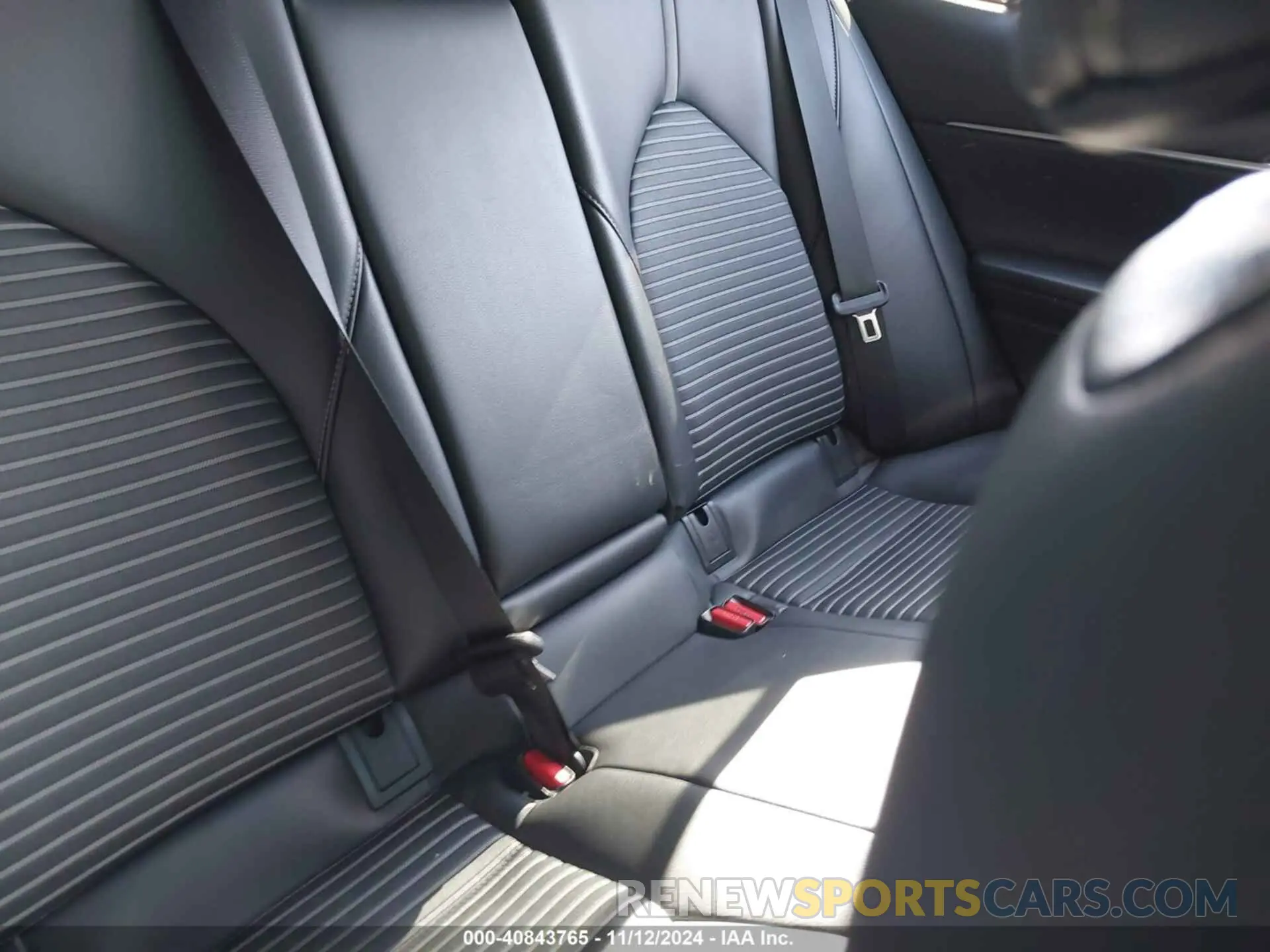 8 Photograph of a damaged car 4T1B21HK4KU515704 TOYOTA CAMRY HYBRID 2019