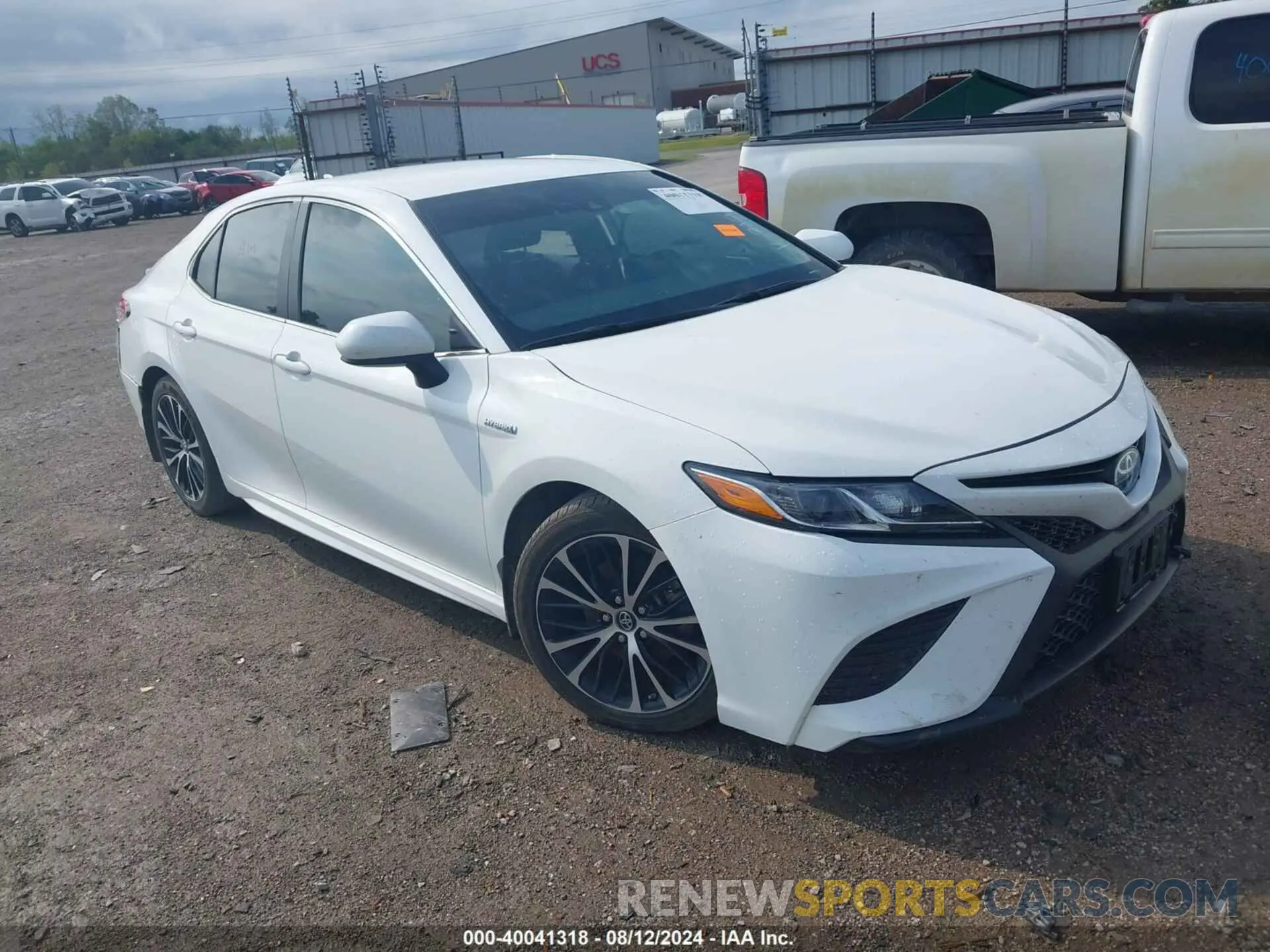 1 Photograph of a damaged car 4T1B21HK4KU521227 TOYOTA CAMRY HYBRID 2019