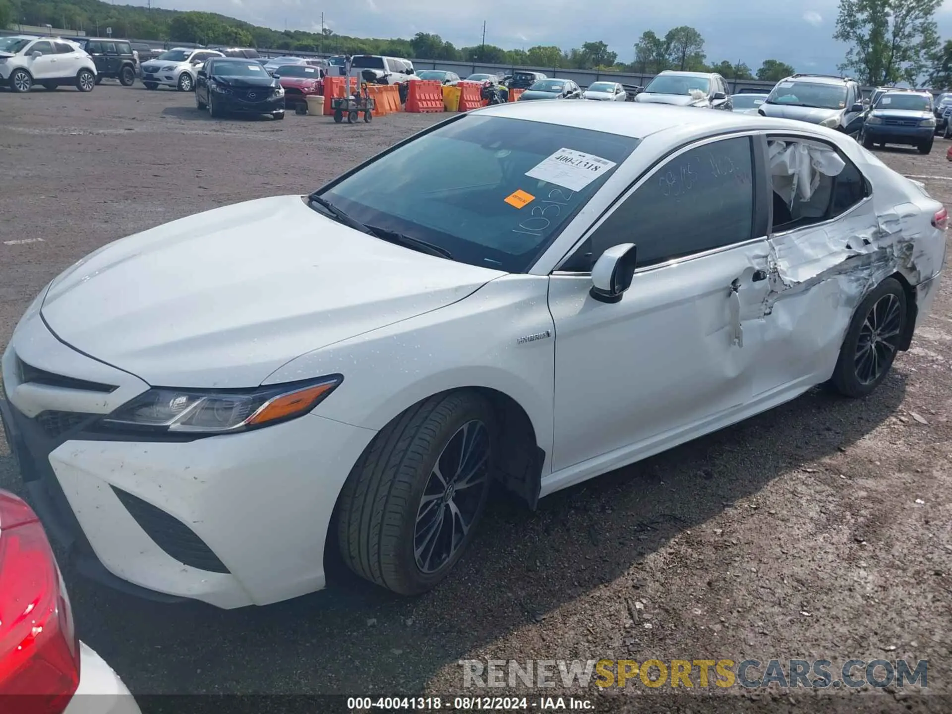 2 Photograph of a damaged car 4T1B21HK4KU521227 TOYOTA CAMRY HYBRID 2019