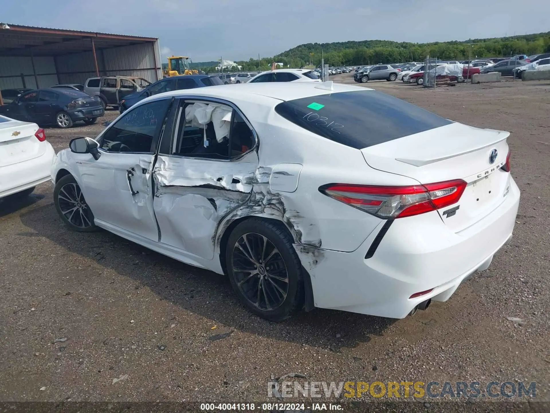 3 Photograph of a damaged car 4T1B21HK4KU521227 TOYOTA CAMRY HYBRID 2019