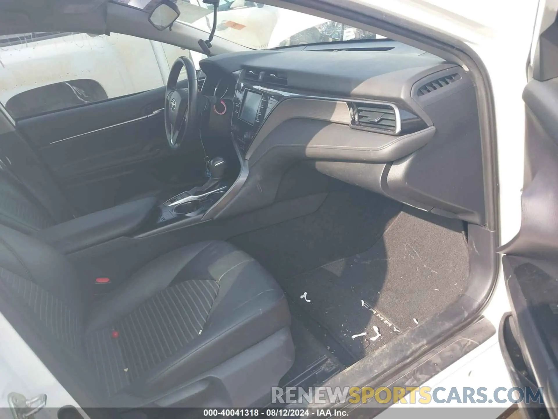 5 Photograph of a damaged car 4T1B21HK4KU521227 TOYOTA CAMRY HYBRID 2019