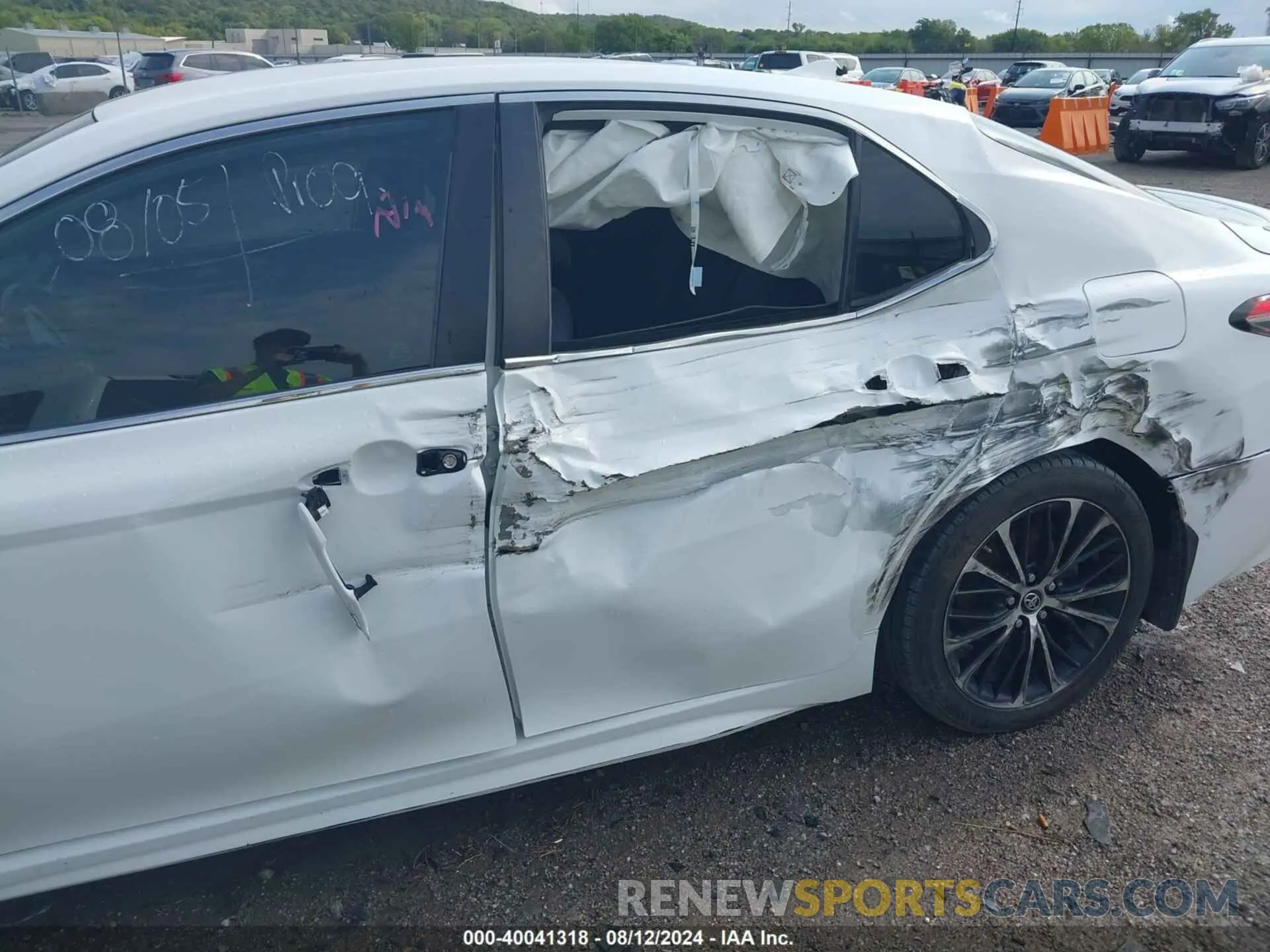 6 Photograph of a damaged car 4T1B21HK4KU521227 TOYOTA CAMRY HYBRID 2019