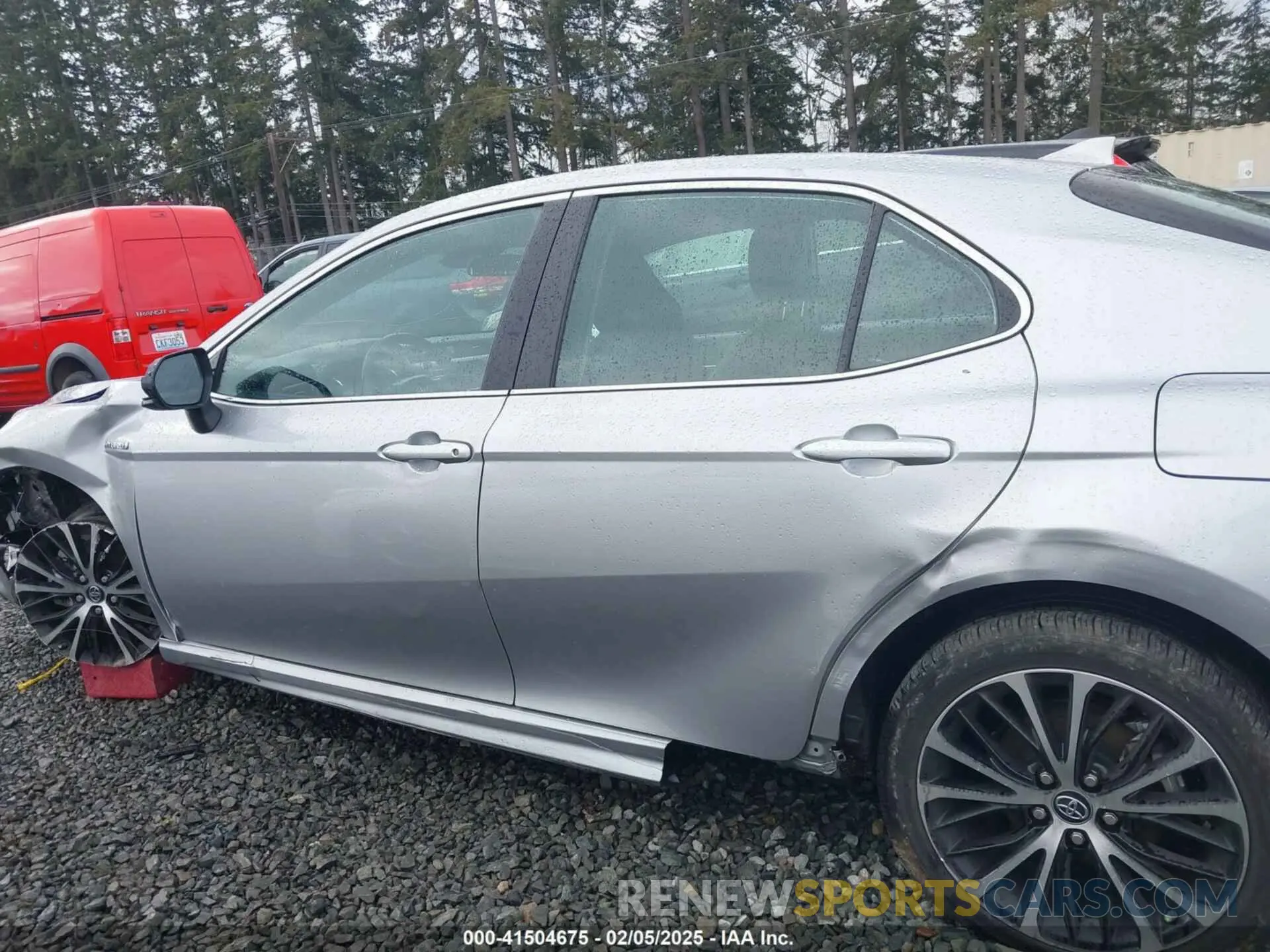 14 Photograph of a damaged car 4T1B21HK5KU011372 TOYOTA CAMRY HYBRID 2019