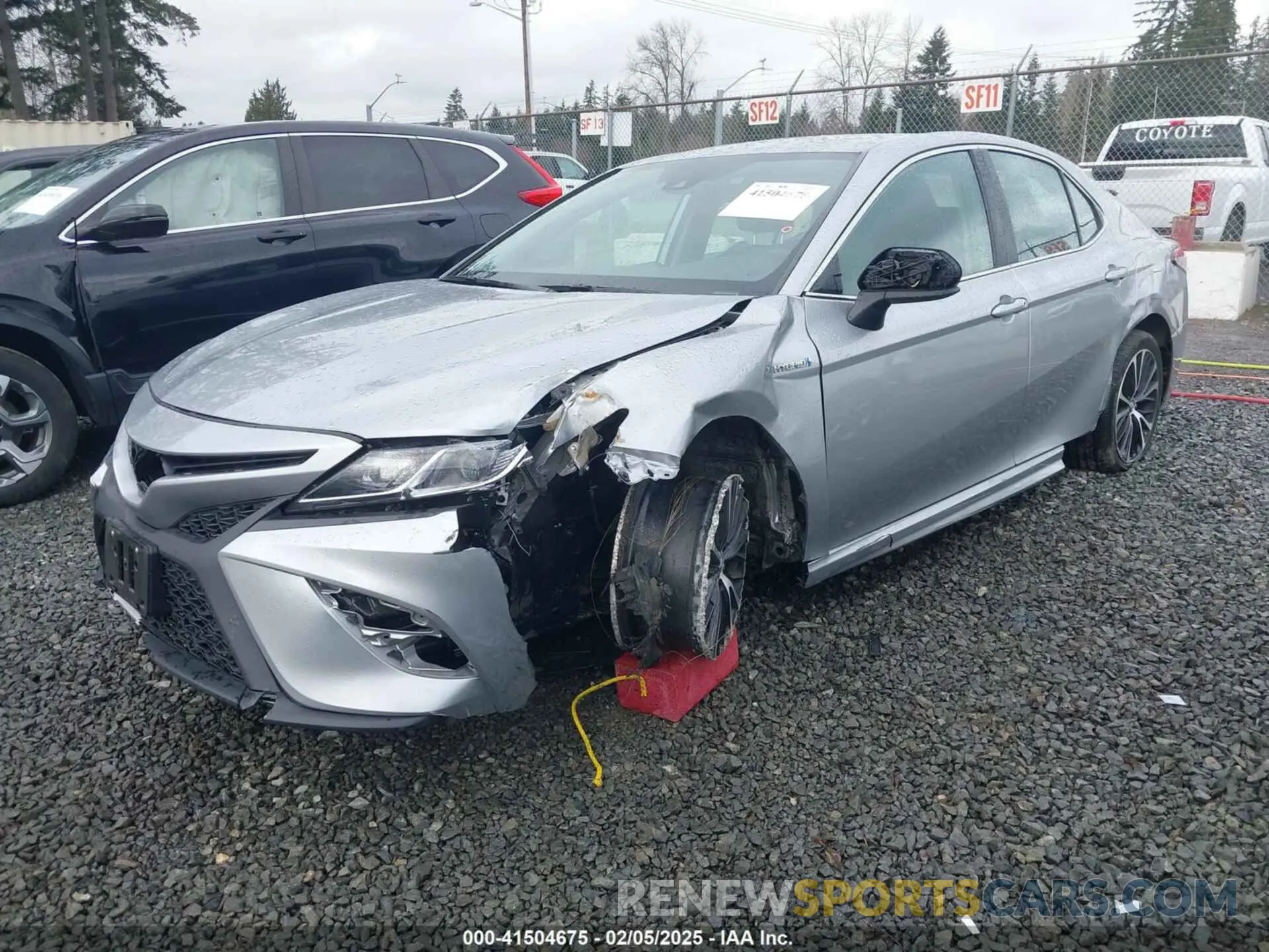 2 Photograph of a damaged car 4T1B21HK5KU011372 TOYOTA CAMRY HYBRID 2019