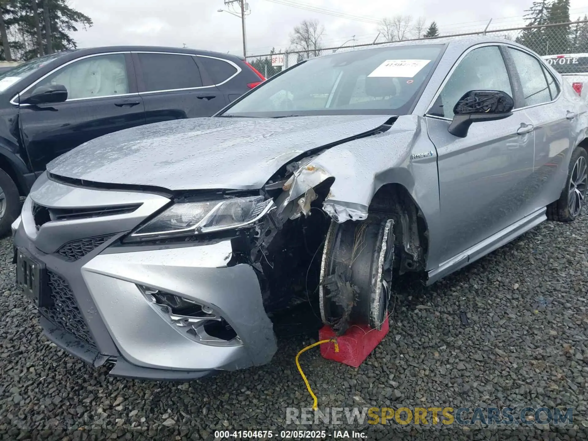 6 Photograph of a damaged car 4T1B21HK5KU011372 TOYOTA CAMRY HYBRID 2019
