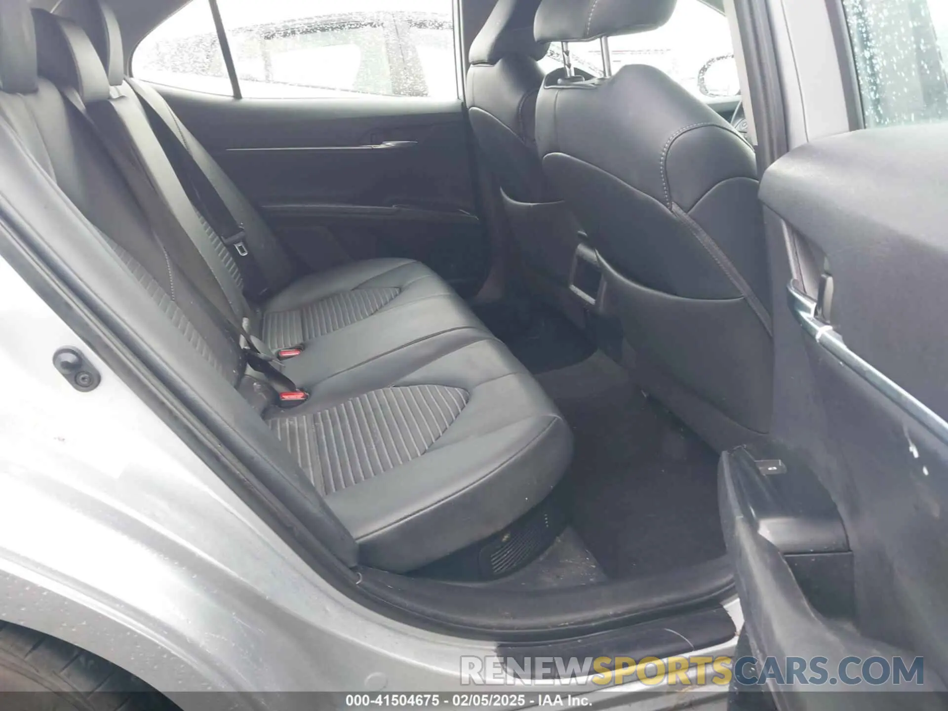 8 Photograph of a damaged car 4T1B21HK5KU011372 TOYOTA CAMRY HYBRID 2019