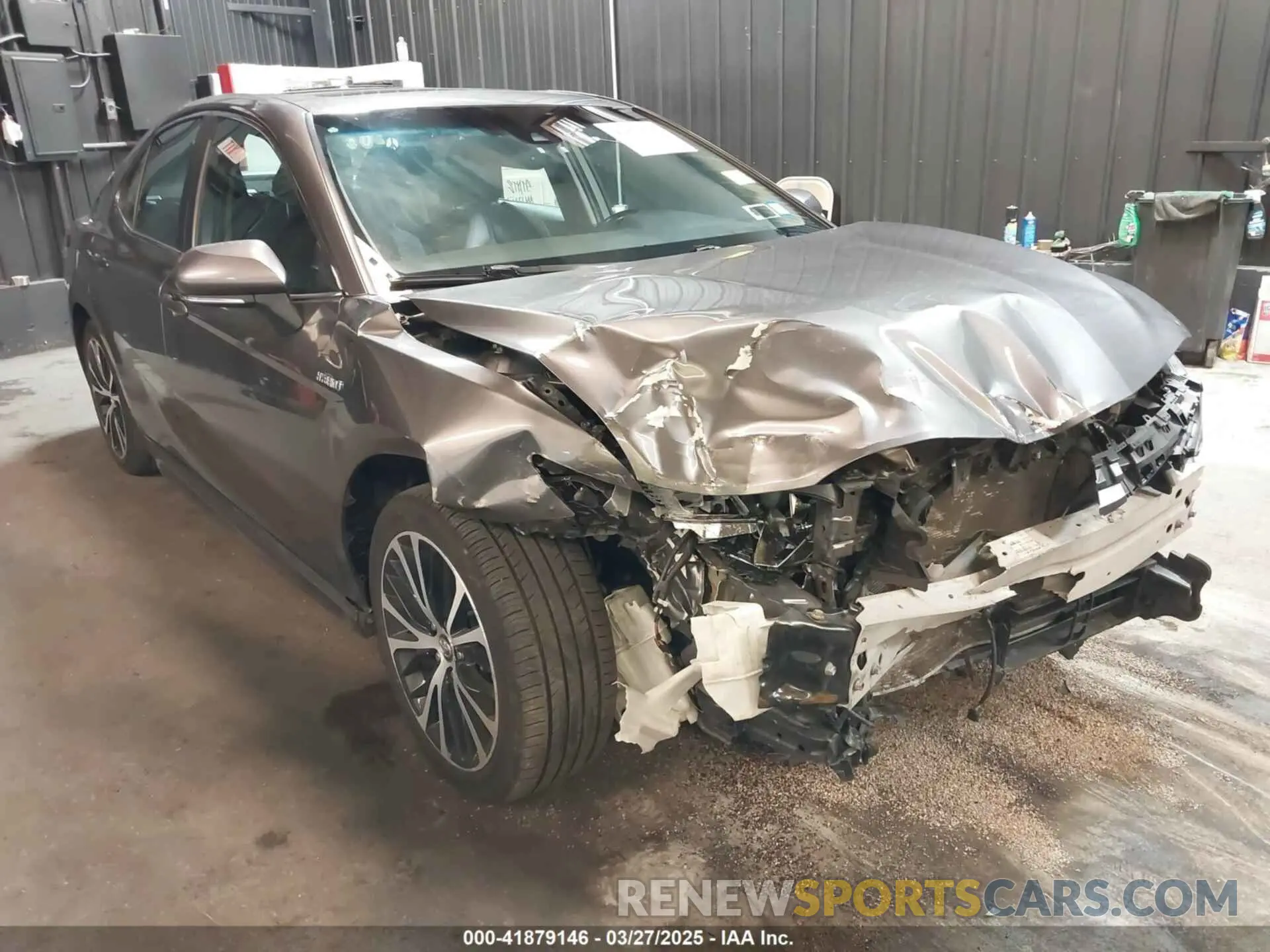 1 Photograph of a damaged car 4T1B21HK5KU521785 TOYOTA CAMRY HYBRID 2019