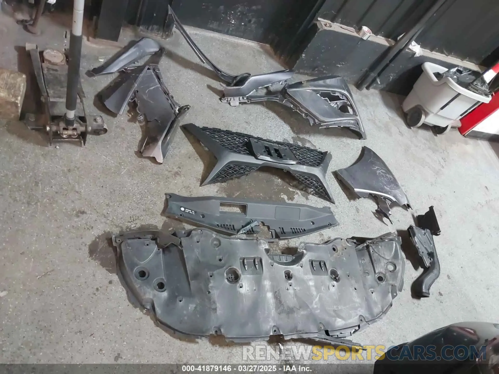 12 Photograph of a damaged car 4T1B21HK5KU521785 TOYOTA CAMRY HYBRID 2019