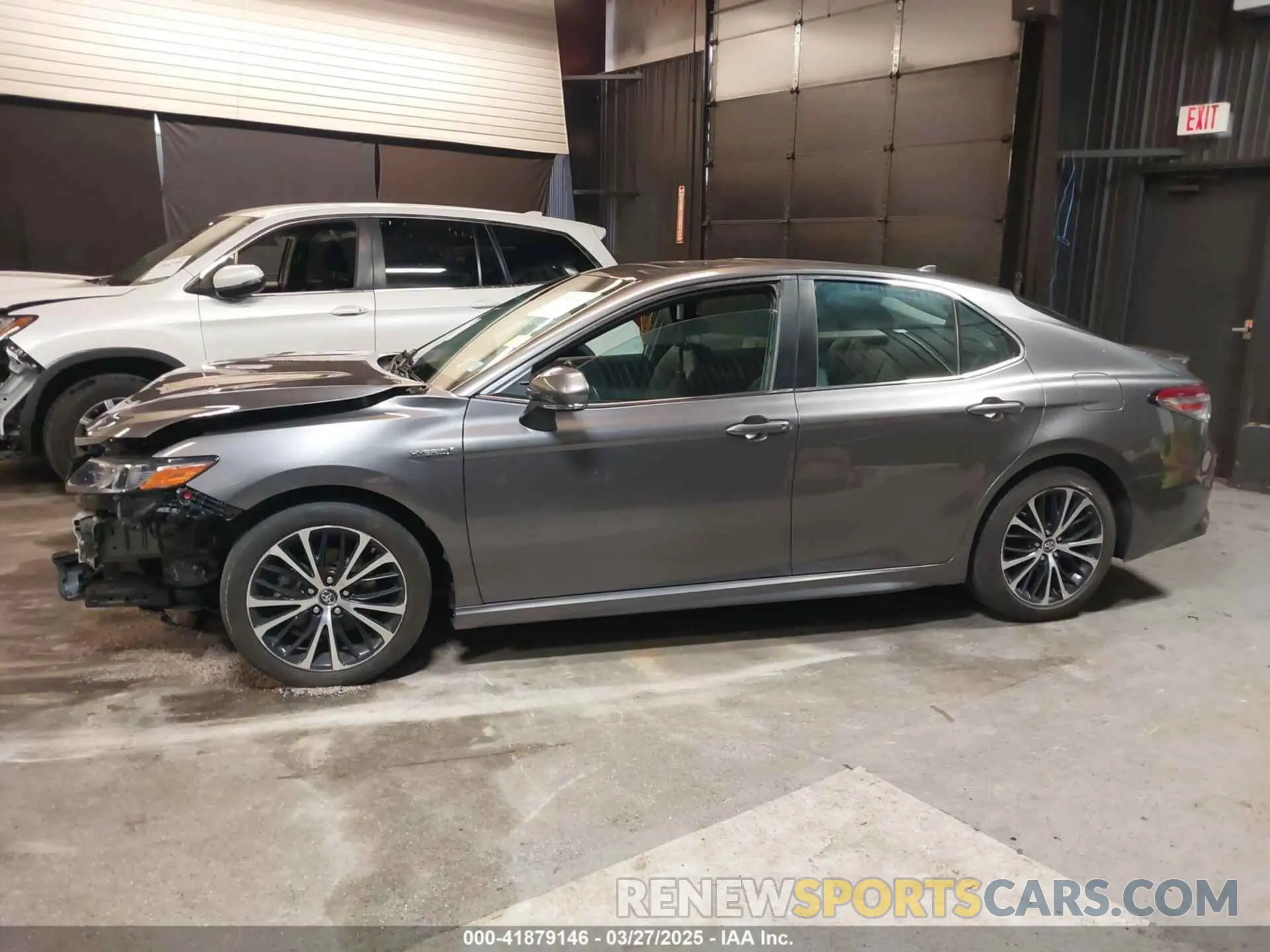 15 Photograph of a damaged car 4T1B21HK5KU521785 TOYOTA CAMRY HYBRID 2019