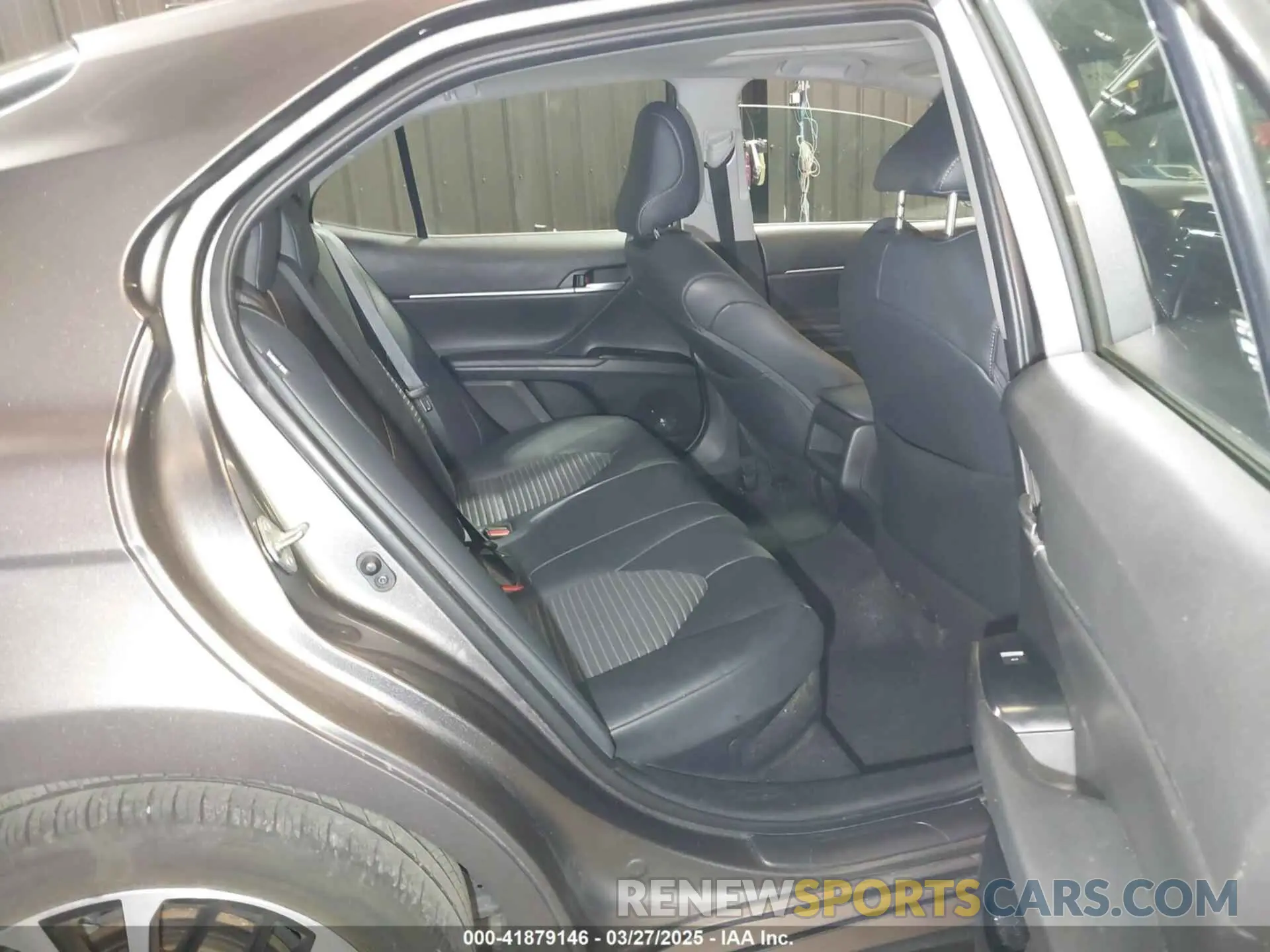 8 Photograph of a damaged car 4T1B21HK5KU521785 TOYOTA CAMRY HYBRID 2019