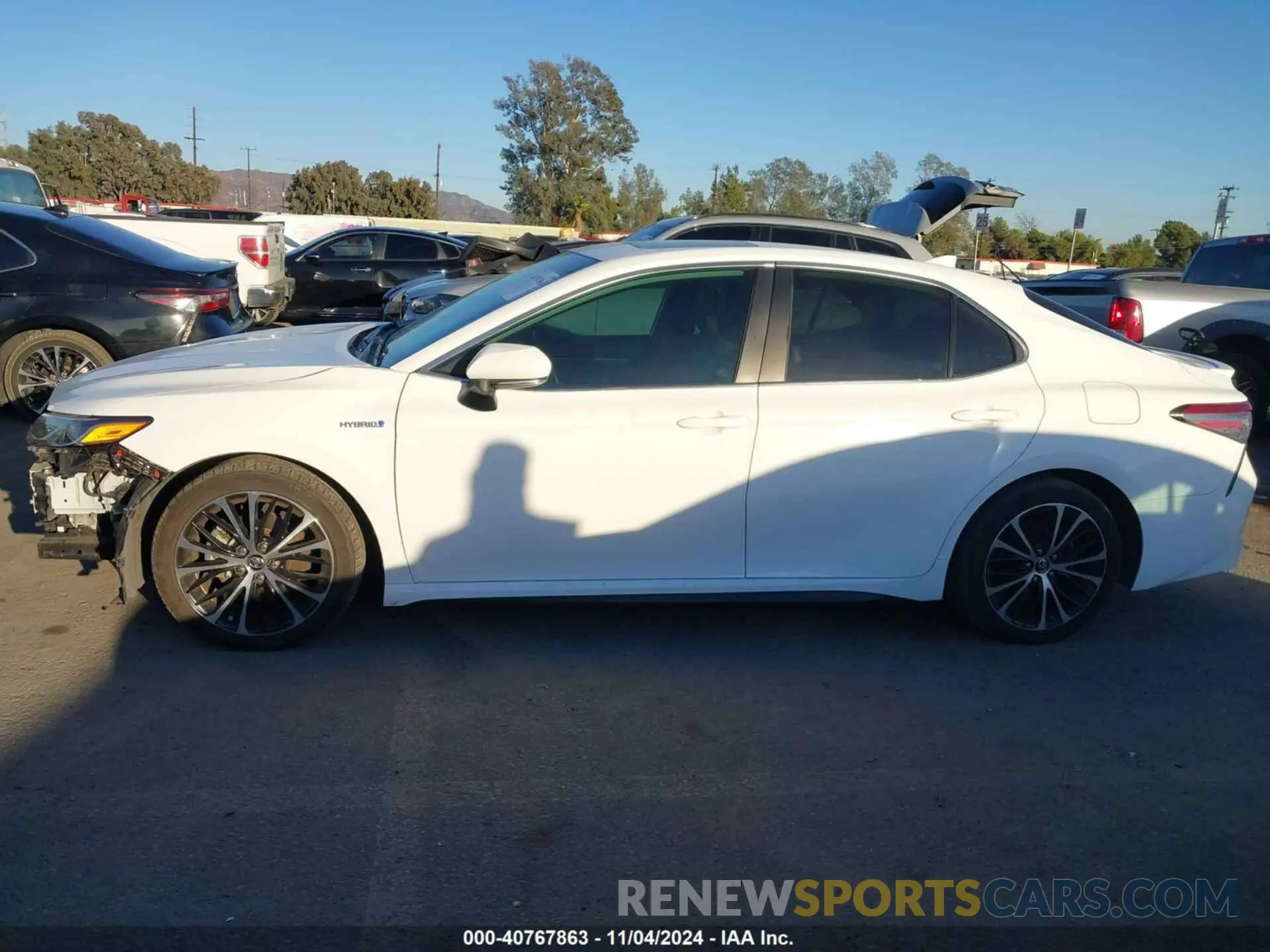 15 Photograph of a damaged car 4T1B21HK6KU512111 TOYOTA CAMRY HYBRID 2019