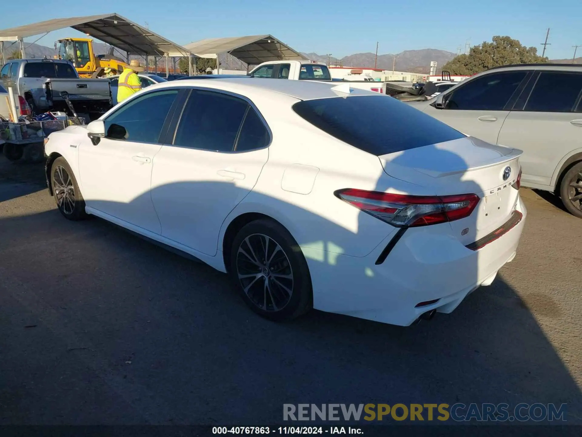 3 Photograph of a damaged car 4T1B21HK6KU512111 TOYOTA CAMRY HYBRID 2019