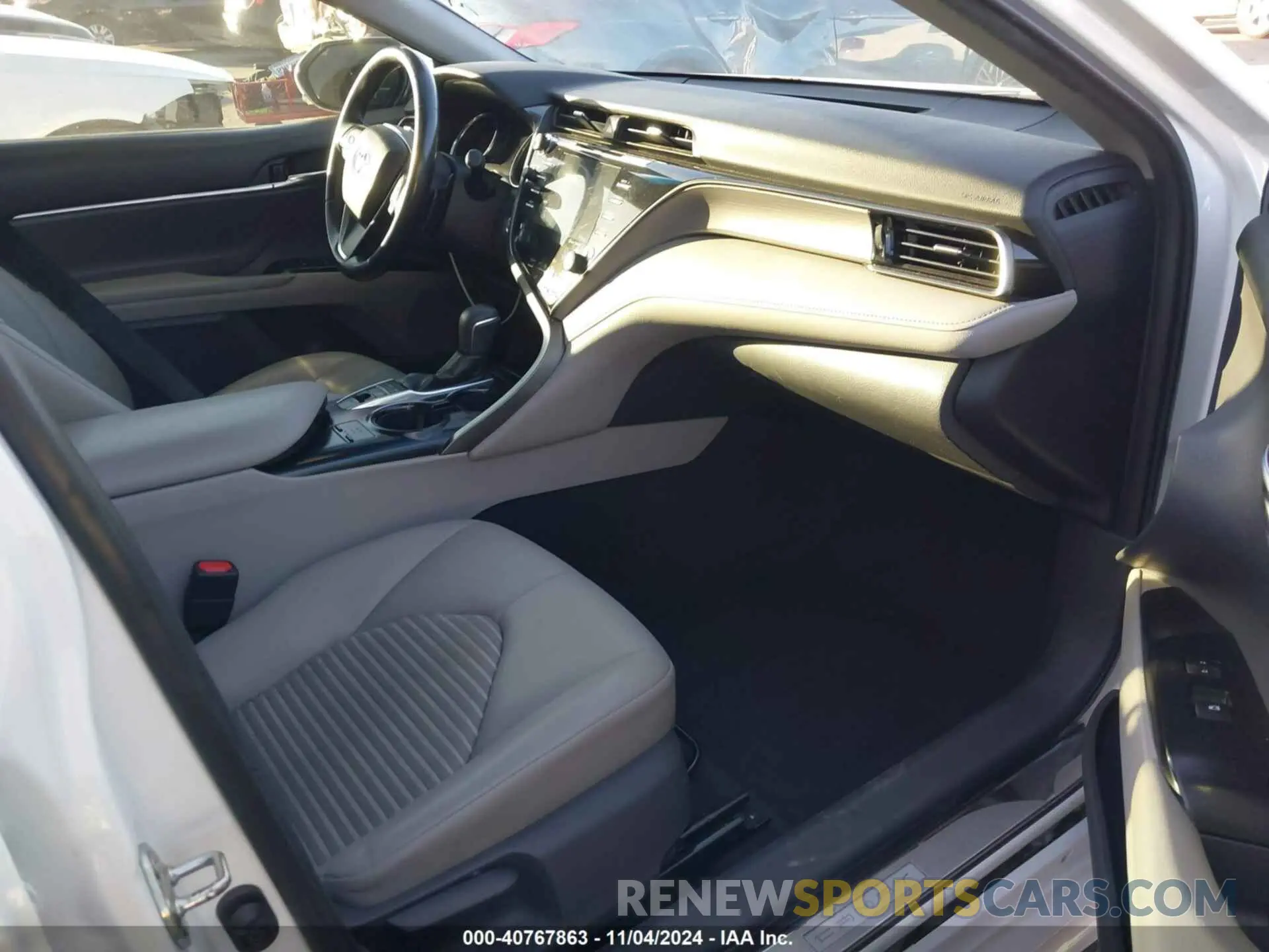 5 Photograph of a damaged car 4T1B21HK6KU512111 TOYOTA CAMRY HYBRID 2019