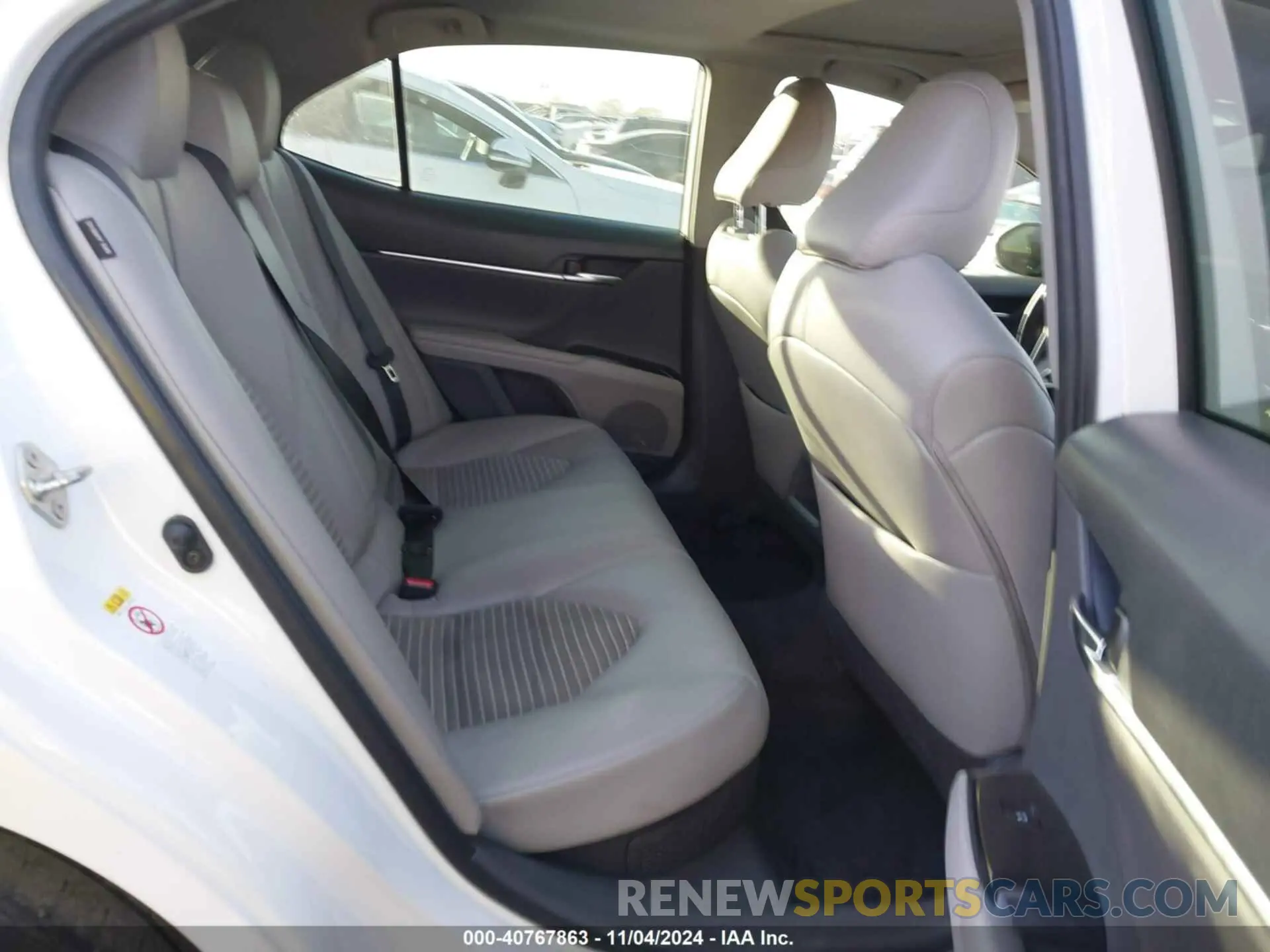 8 Photograph of a damaged car 4T1B21HK6KU512111 TOYOTA CAMRY HYBRID 2019