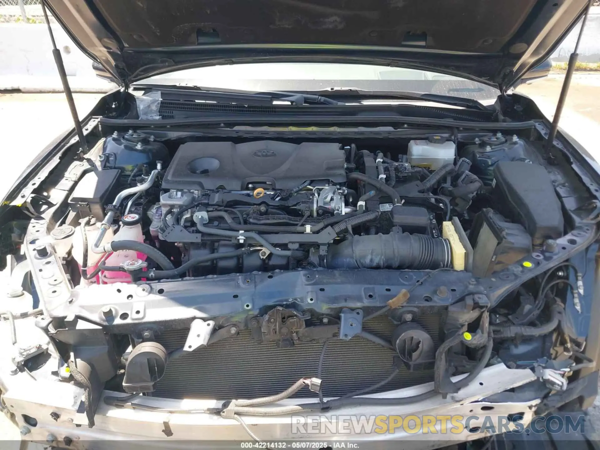 10 Photograph of a damaged car 4T1B21HK6KU512223 TOYOTA CAMRY HYBRID 2019