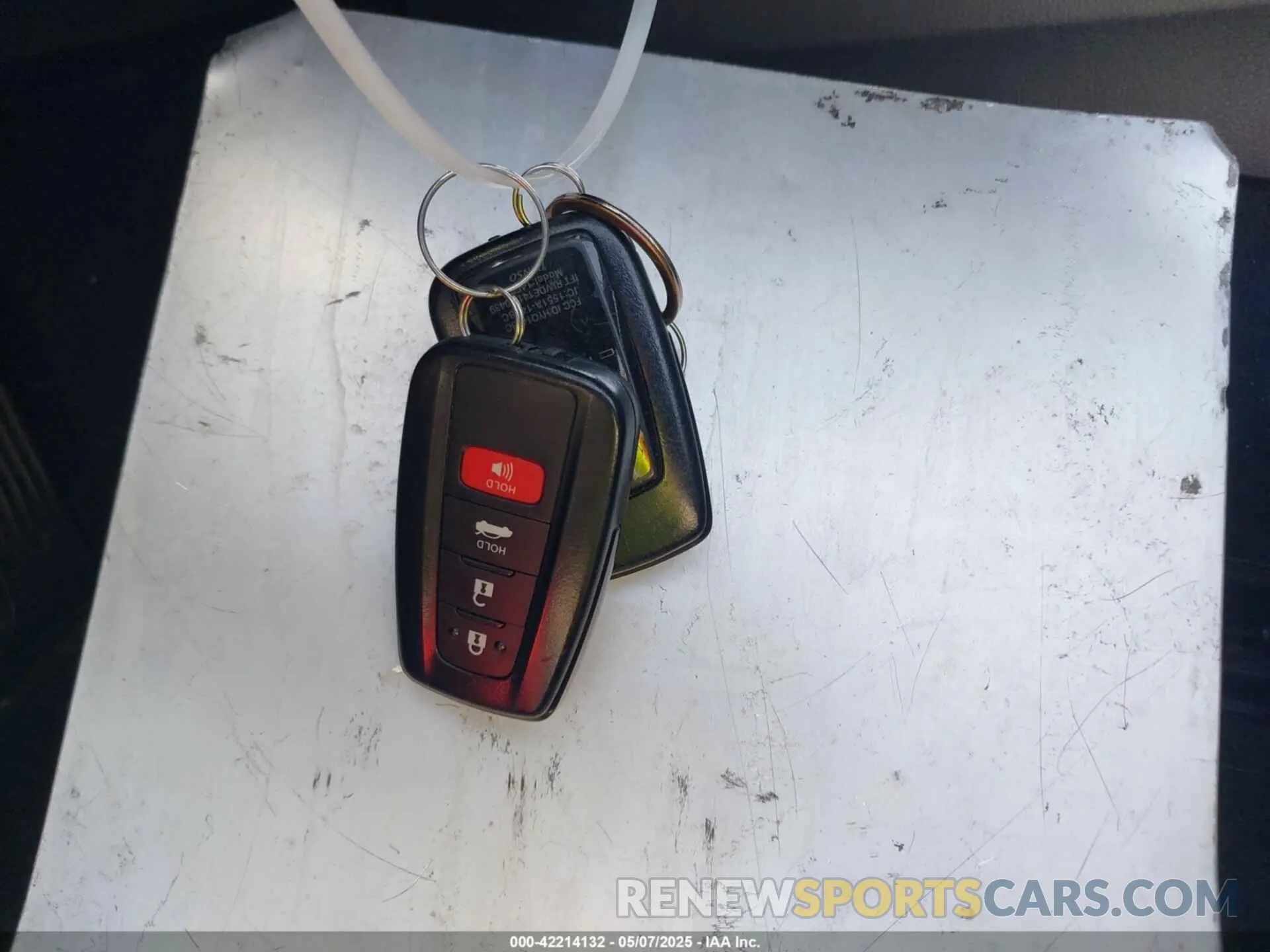 11 Photograph of a damaged car 4T1B21HK6KU512223 TOYOTA CAMRY HYBRID 2019