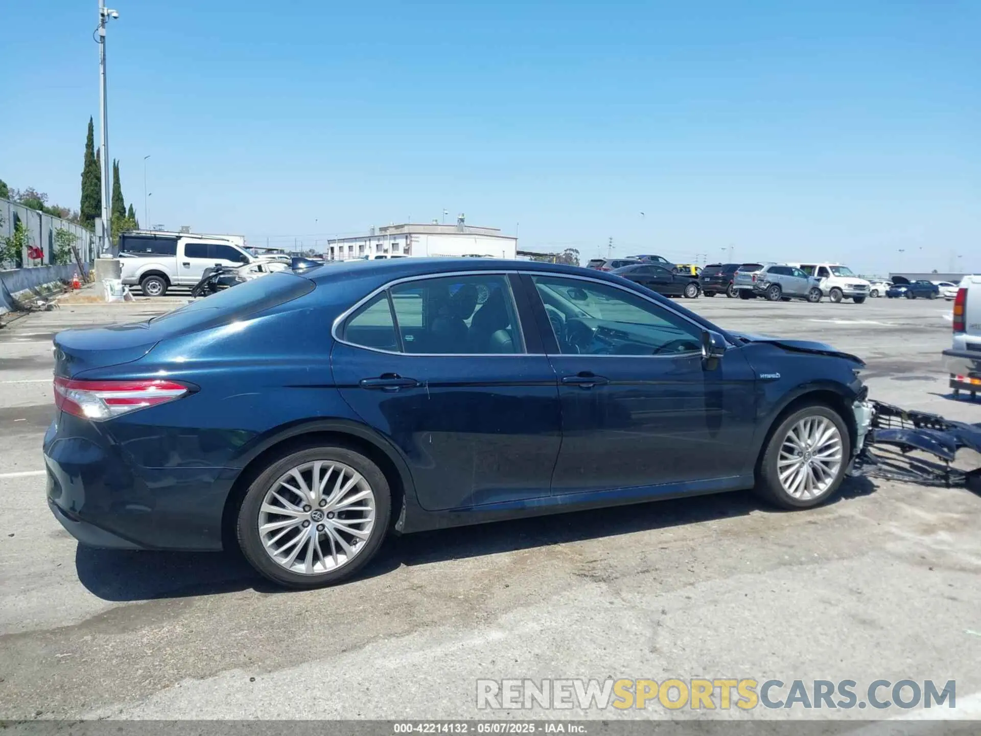 14 Photograph of a damaged car 4T1B21HK6KU512223 TOYOTA CAMRY HYBRID 2019