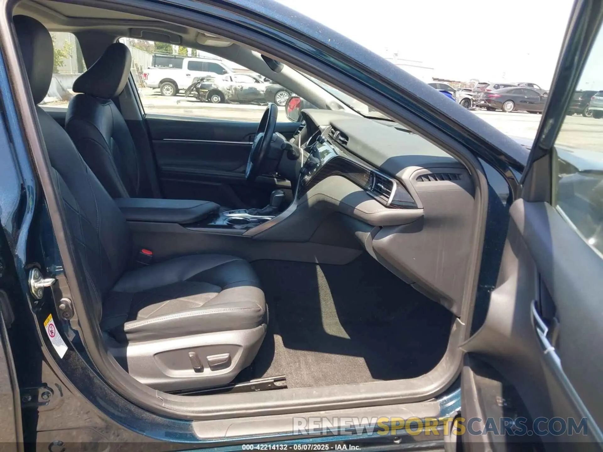 5 Photograph of a damaged car 4T1B21HK6KU512223 TOYOTA CAMRY HYBRID 2019