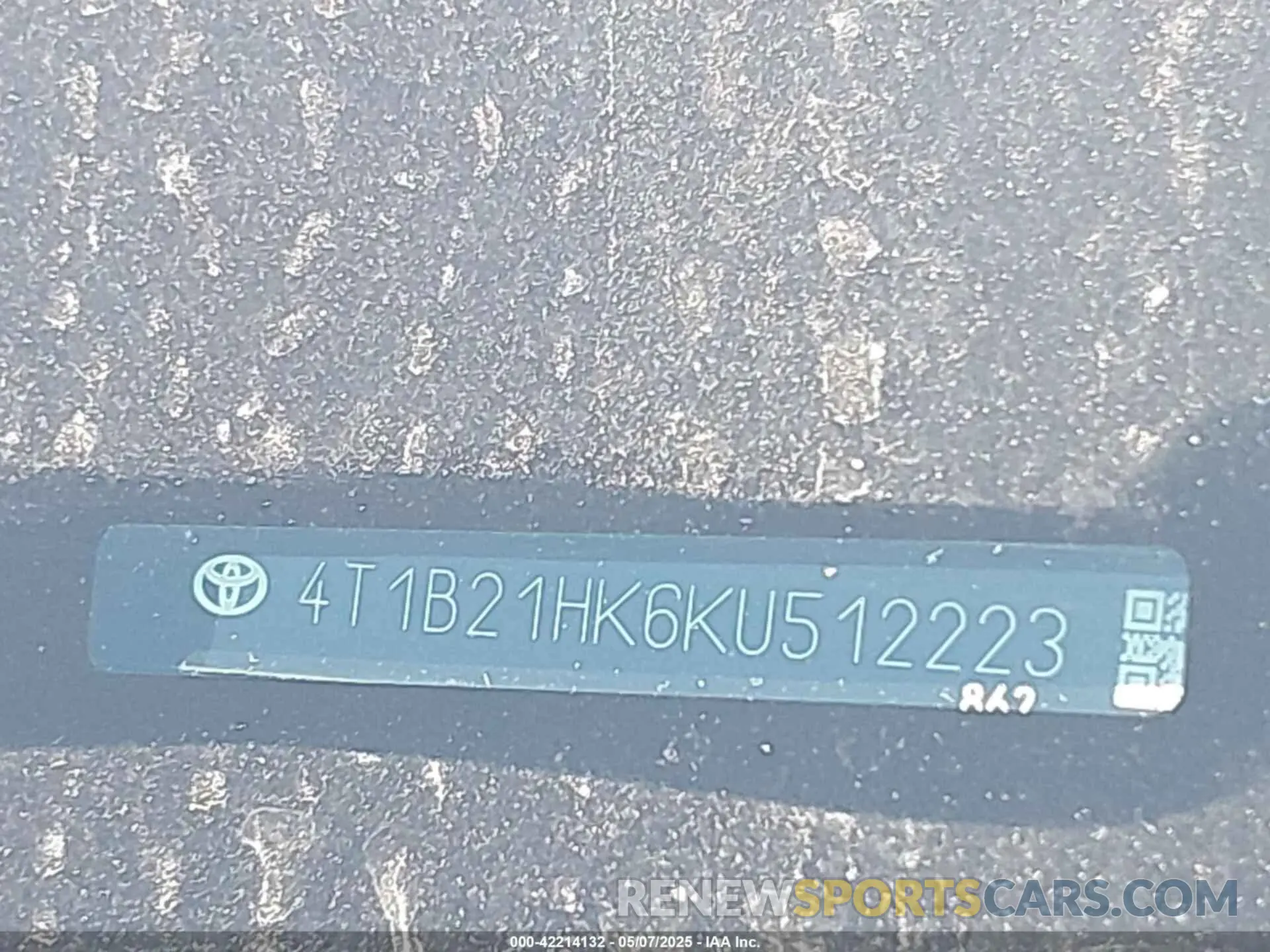 9 Photograph of a damaged car 4T1B21HK6KU512223 TOYOTA CAMRY HYBRID 2019
