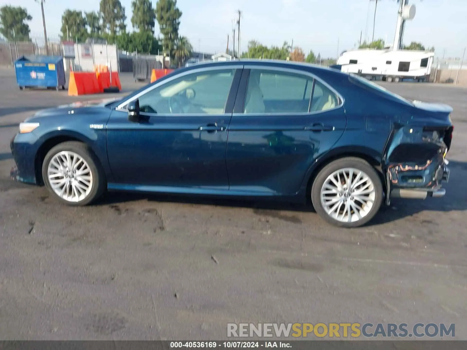 14 Photograph of a damaged car 4T1B21HK6KU514053 TOYOTA CAMRY HYBRID 2019