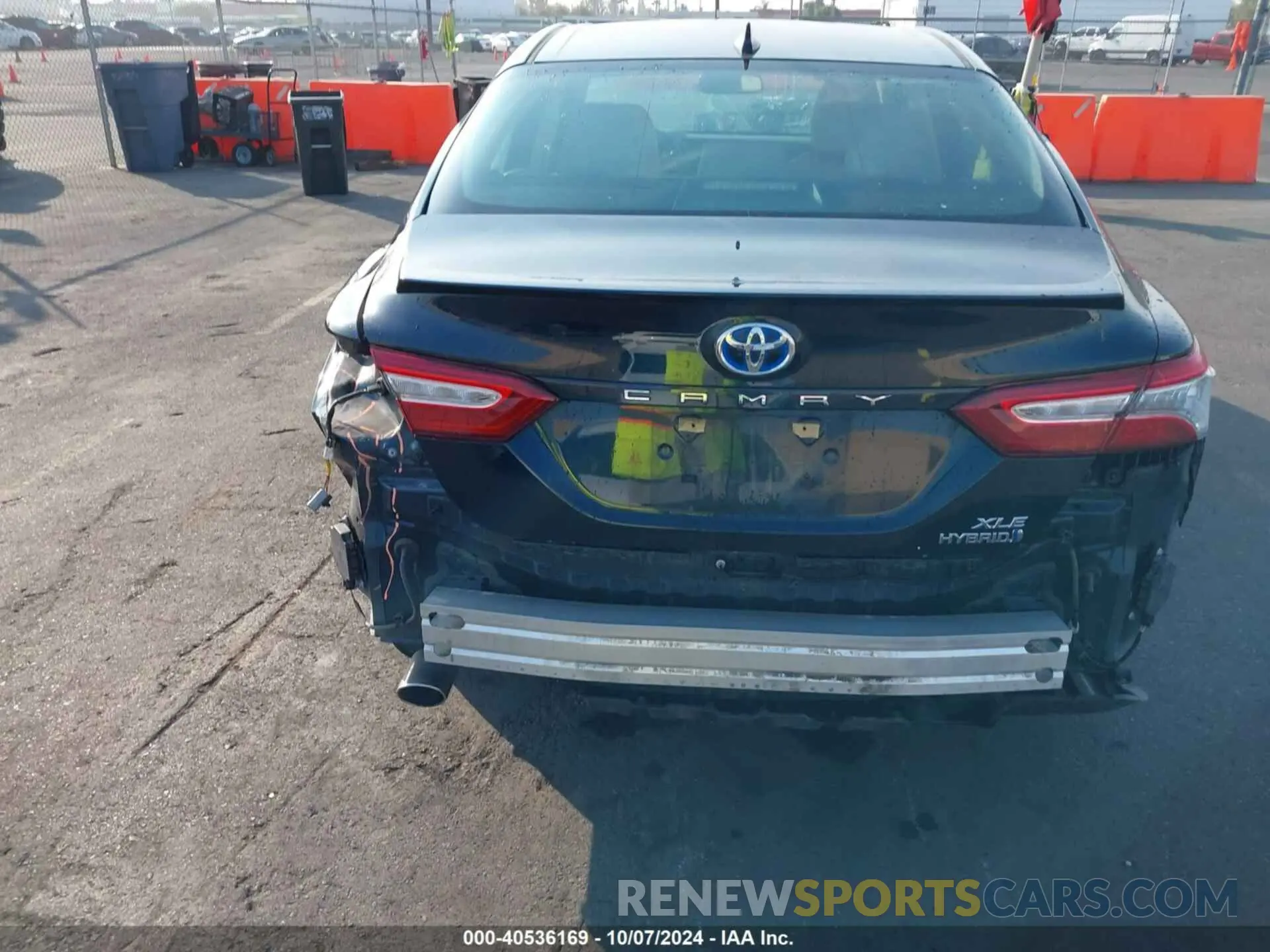 16 Photograph of a damaged car 4T1B21HK6KU514053 TOYOTA CAMRY HYBRID 2019