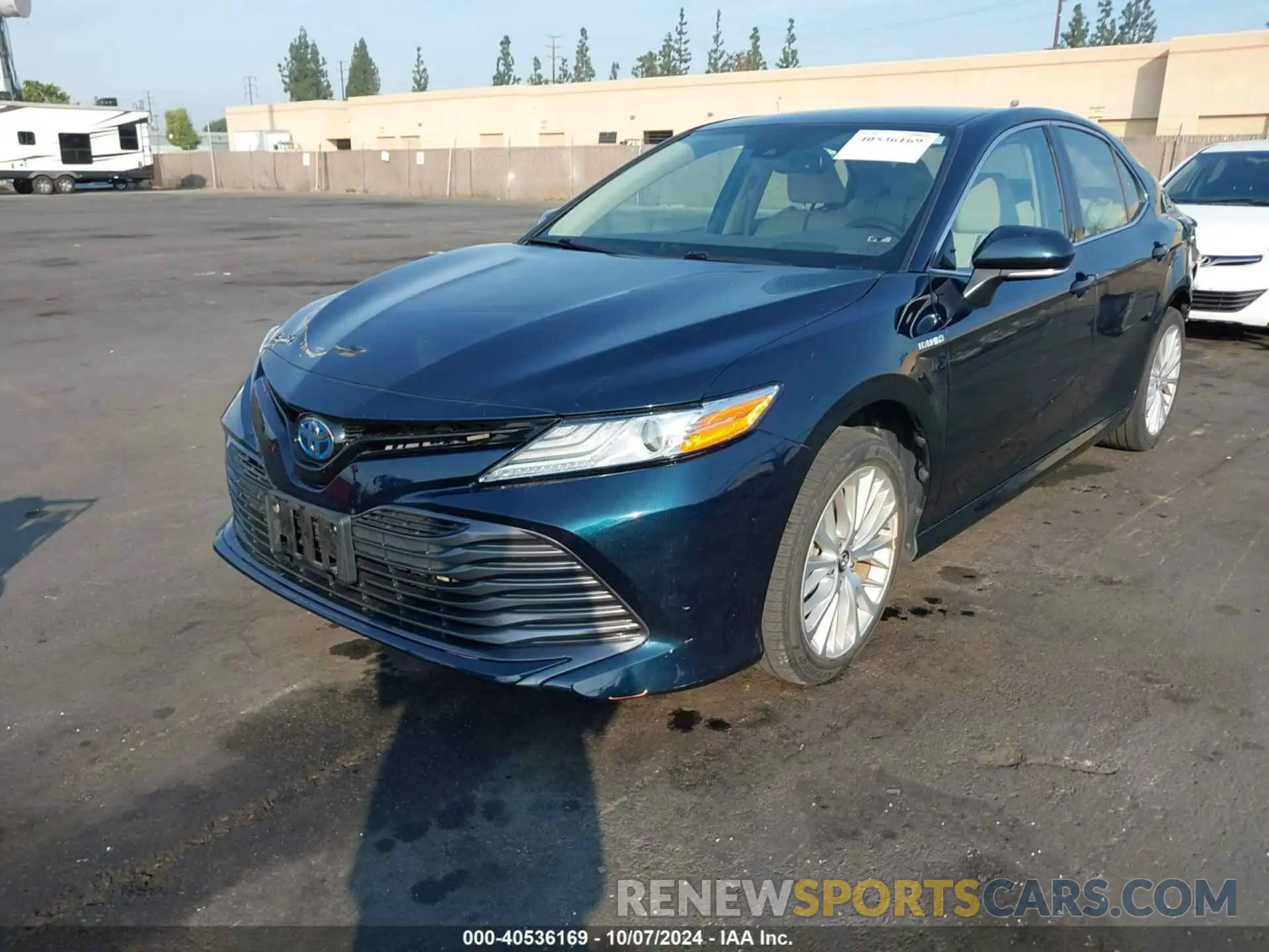 2 Photograph of a damaged car 4T1B21HK6KU514053 TOYOTA CAMRY HYBRID 2019