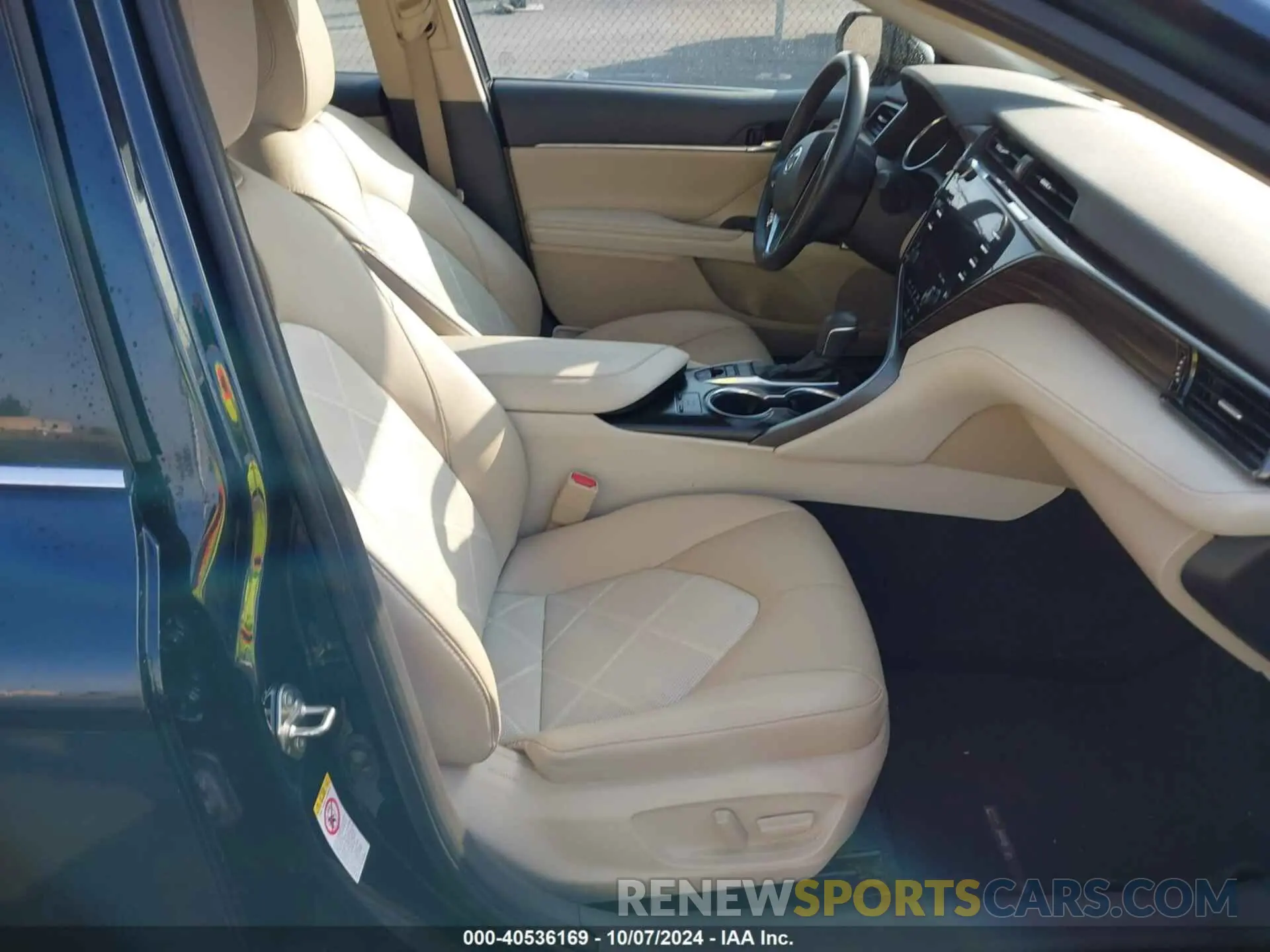 5 Photograph of a damaged car 4T1B21HK6KU514053 TOYOTA CAMRY HYBRID 2019